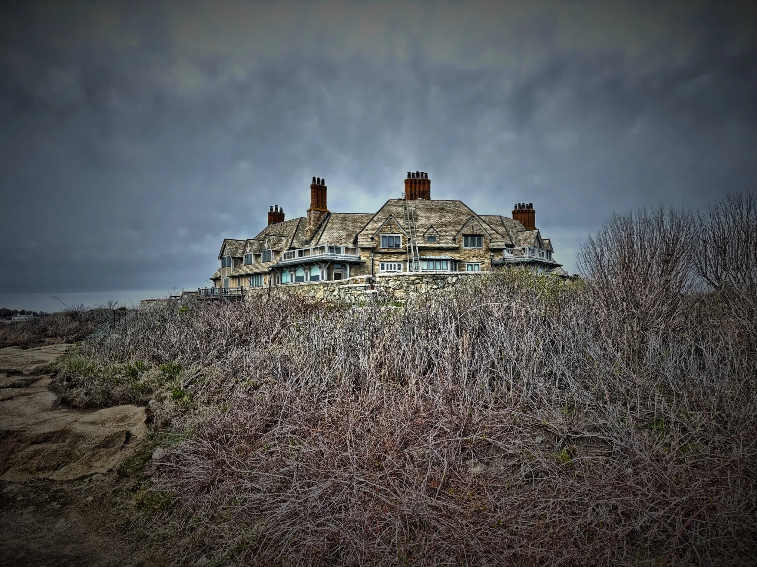  The Waves at the end of Ledge Road,was designed by John Russell Pope and completed in 1927. 