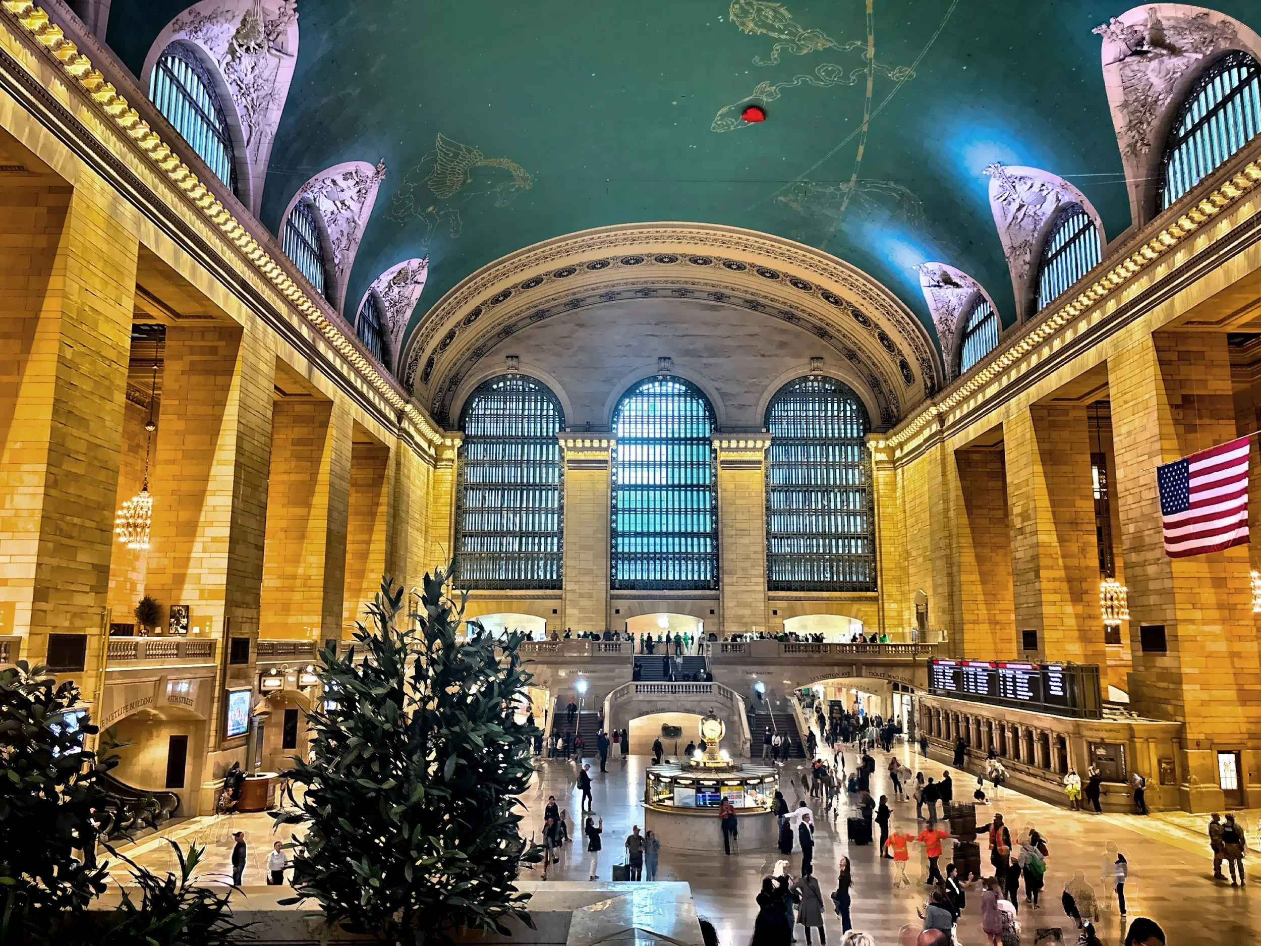  The enormous Main Concourse with its turquoise astronomical ceiling painted with constellations. 