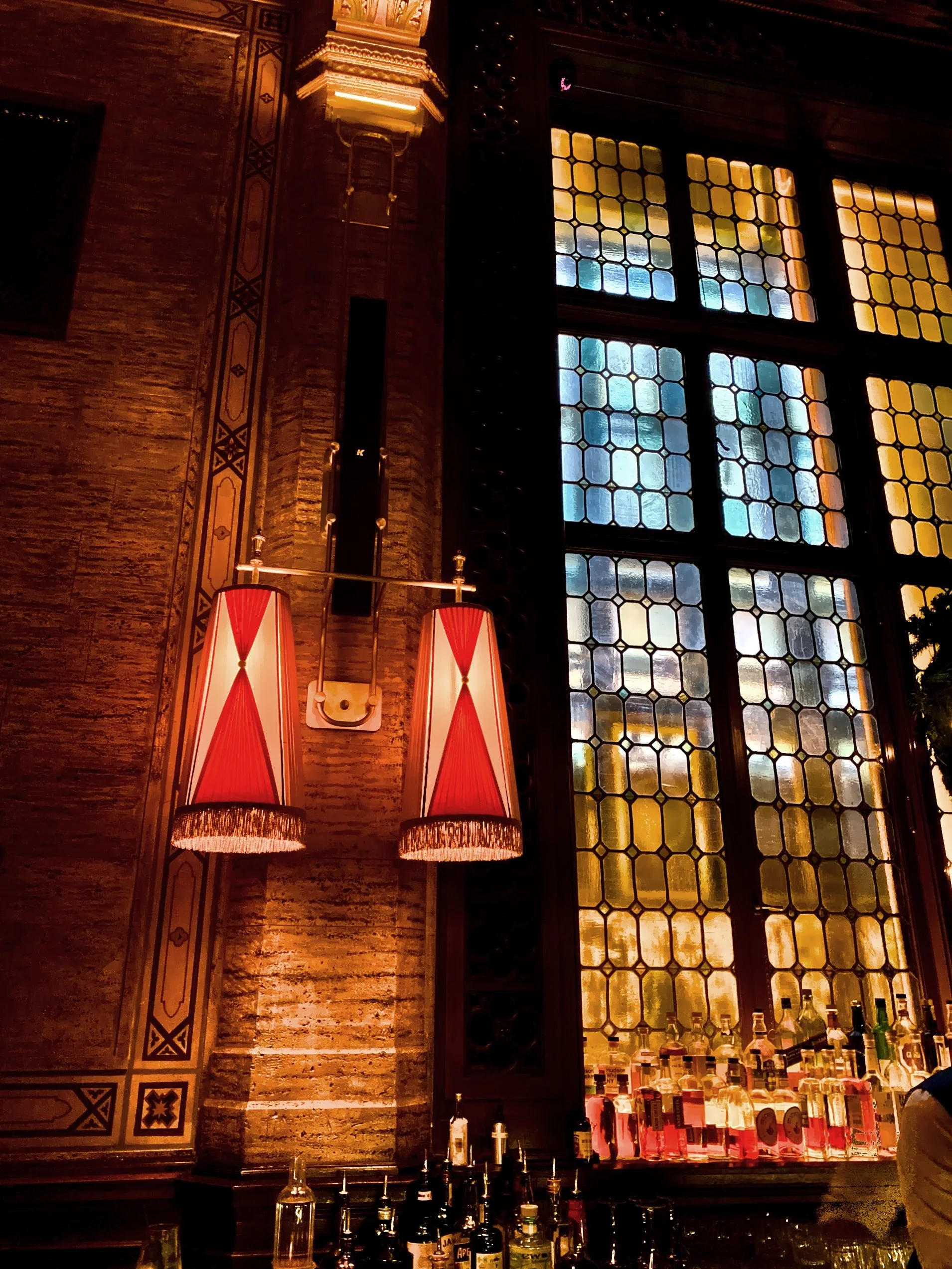  The Campbell Apartment is a historic cocktail bar and lounge hidden inside Grand Central Terminal. It is one of the terminal’s most elegant and atmospheric spaces, known for its old-world luxury and fascinating history. The room was originally the p