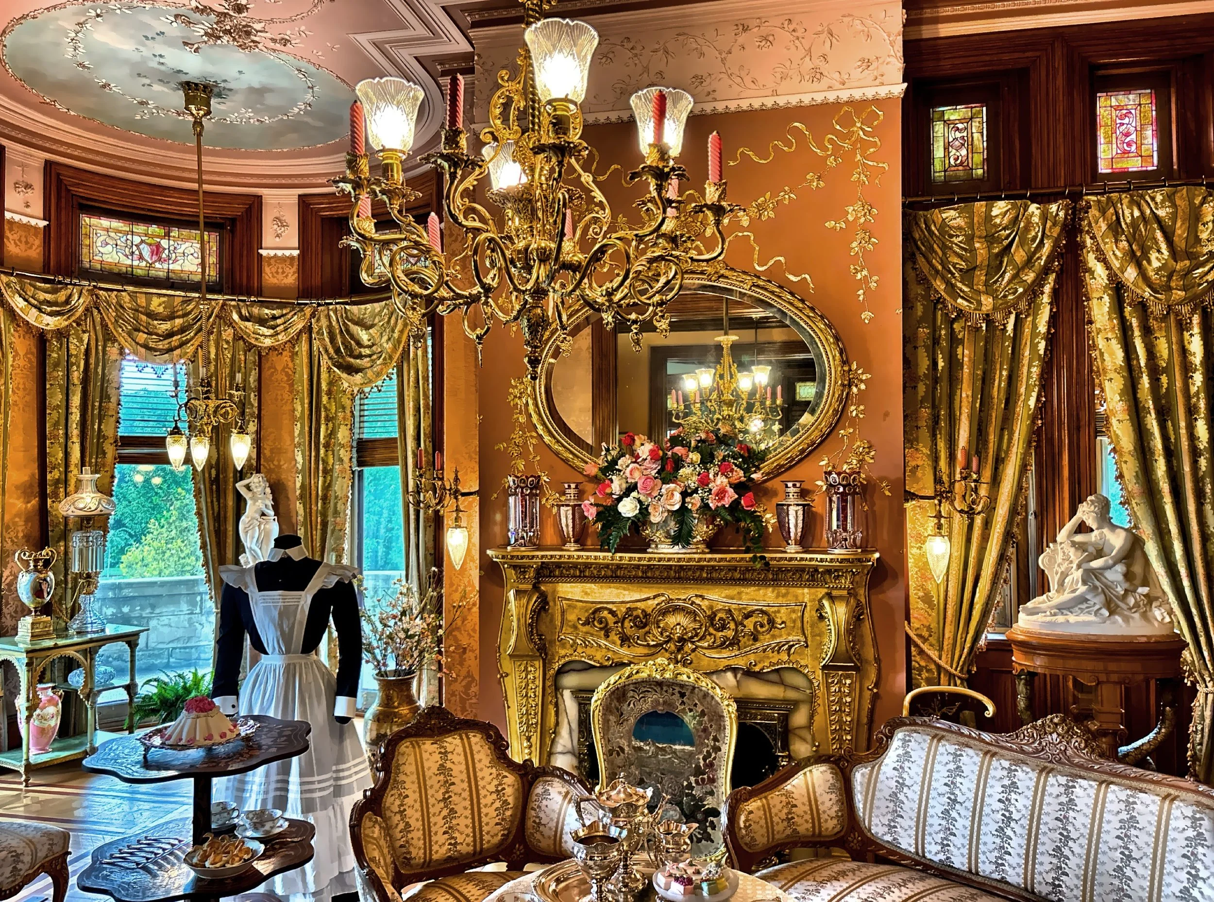  The 33-room mansion showcases the lavish luxury from the late 19th century. 