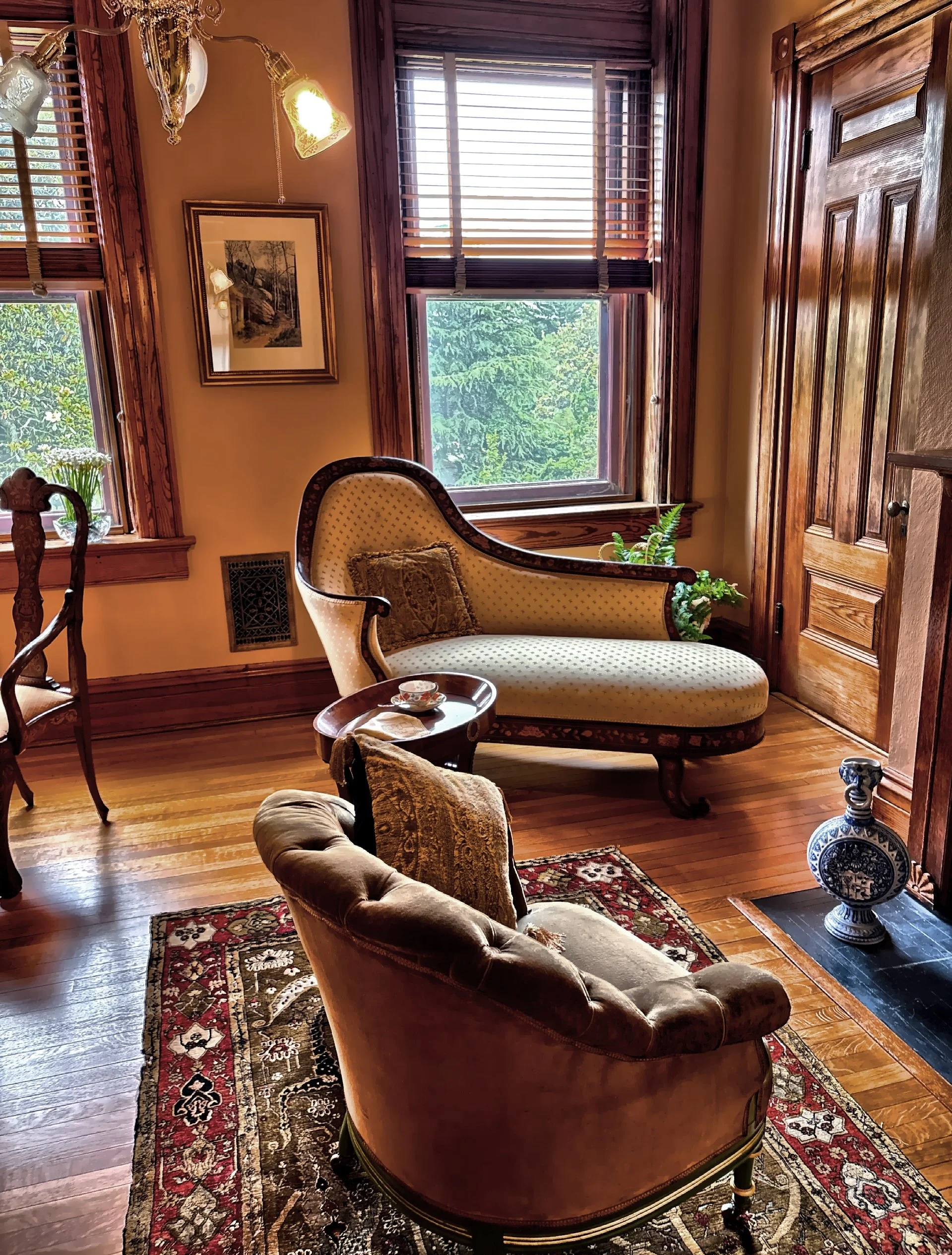  Victorian-style chaise and tufted armchair 
