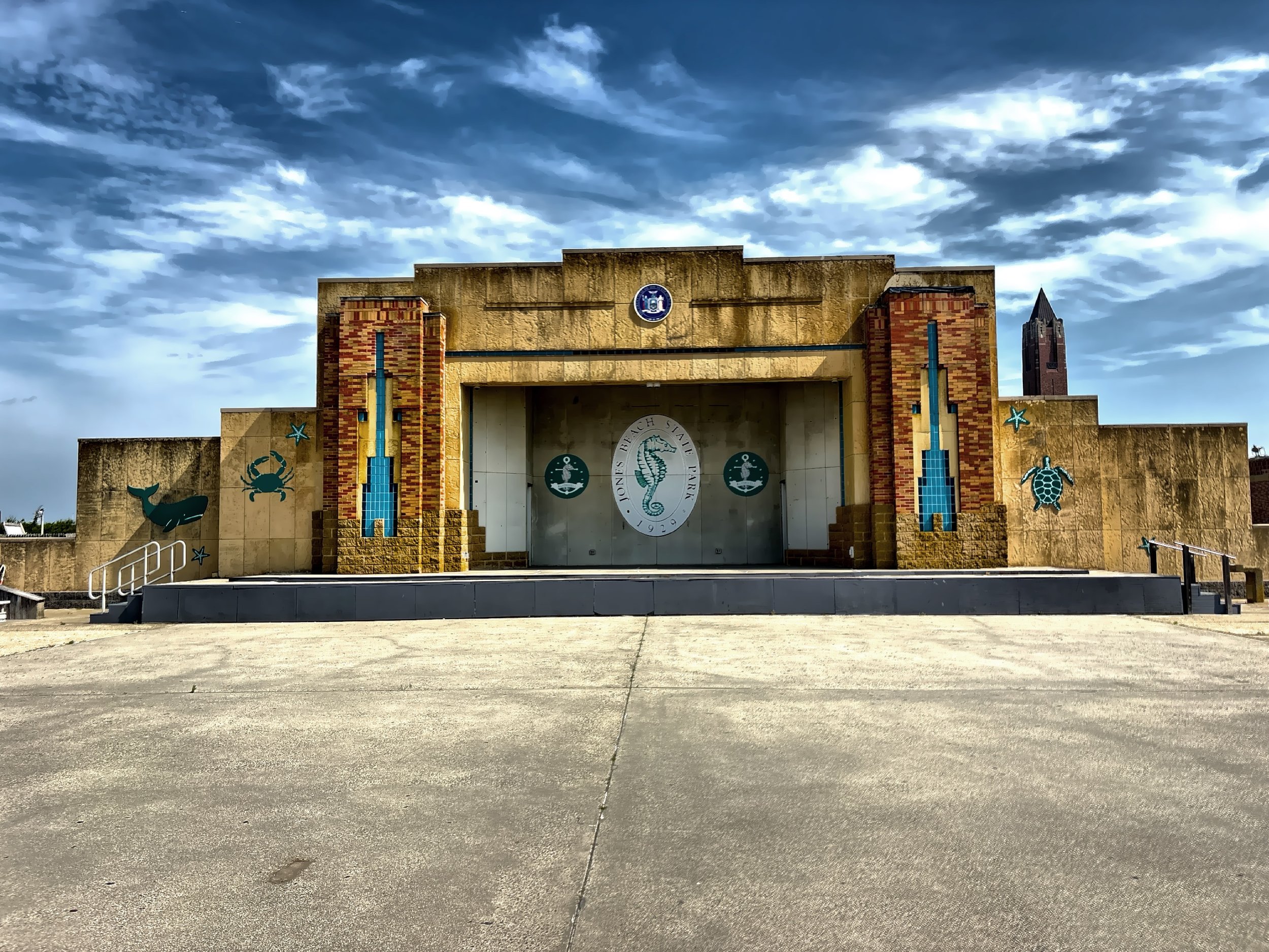  The Bandshell, located at Field 4, is adorned with colorful tile mosaics depicting sea creatures and serves as a popular venue for summer concerts, movies, and community events. 