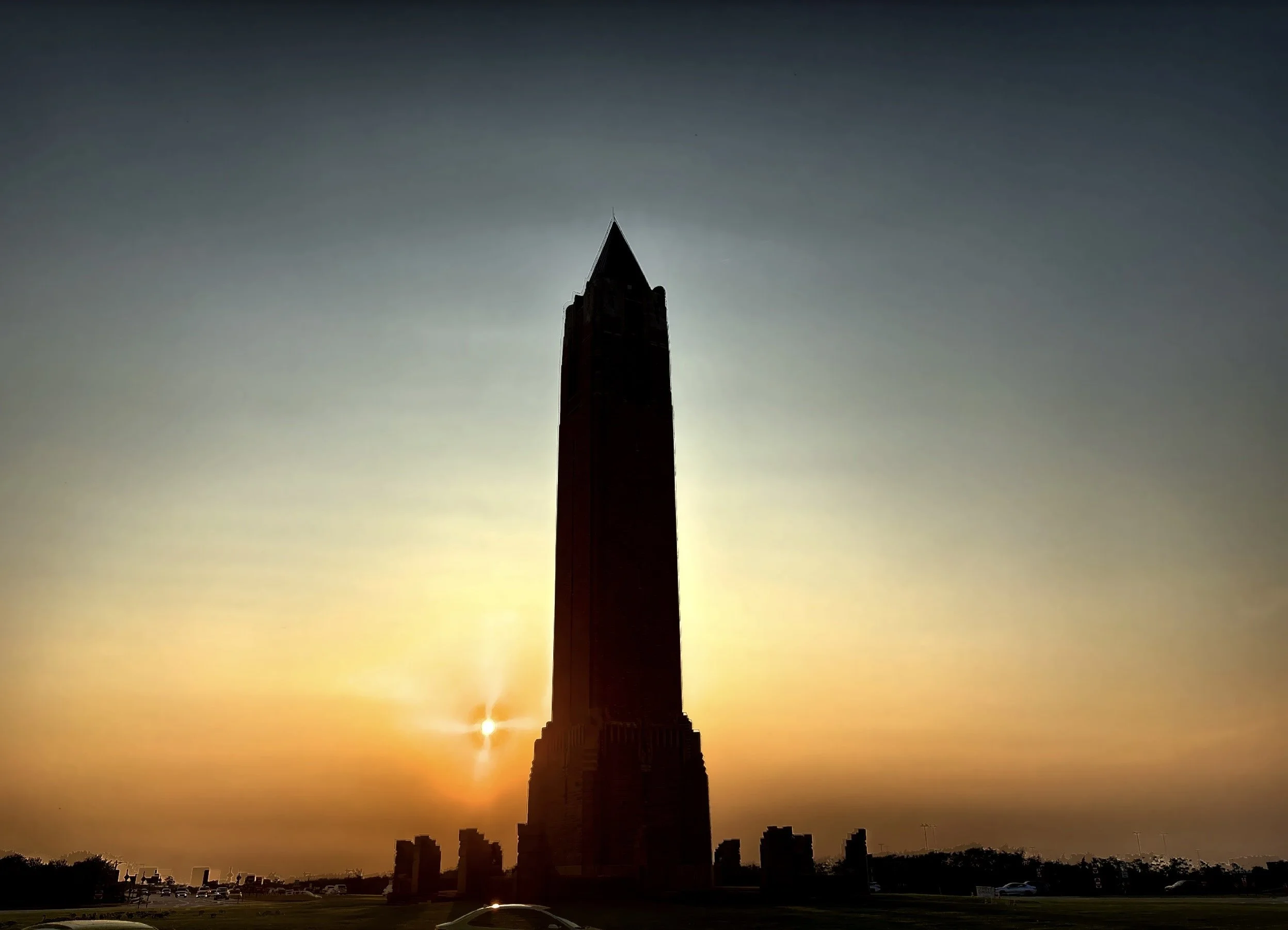 The design is modeled after Campanile di San Marco in Venice, Italy.  It is often referred to as ‘the pencil’. 