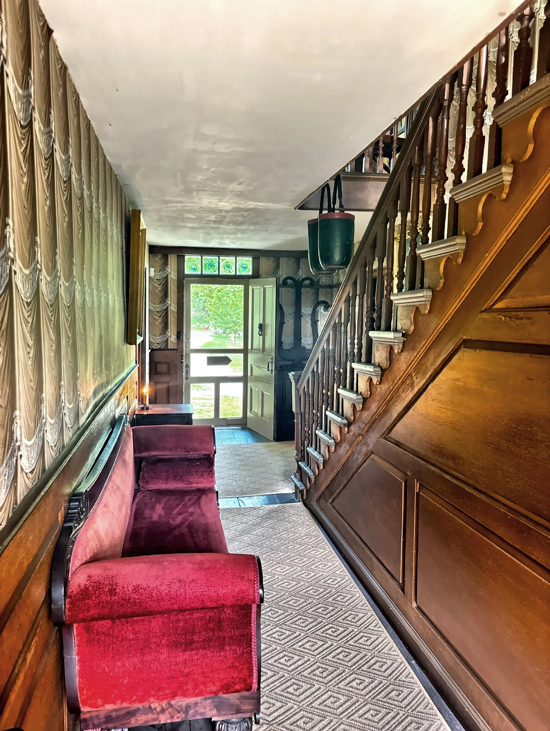  The classic entry hall with staircase 