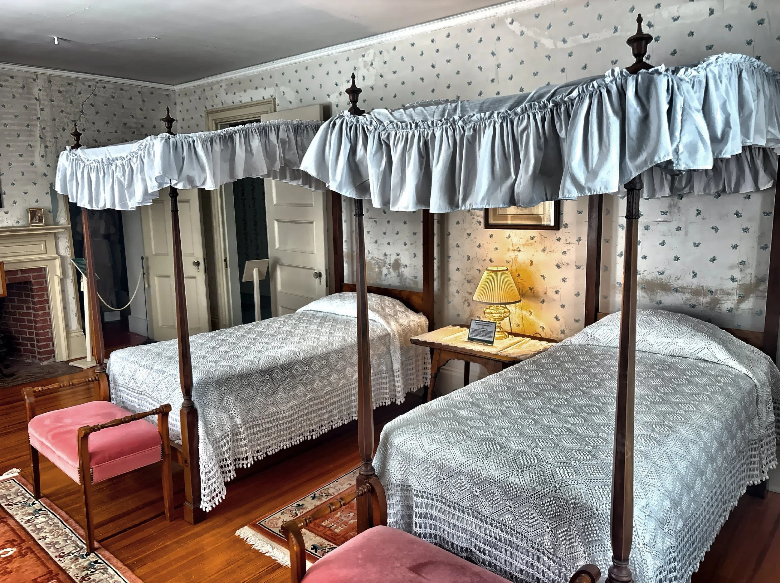  Mrs. Hay’s bedroom 