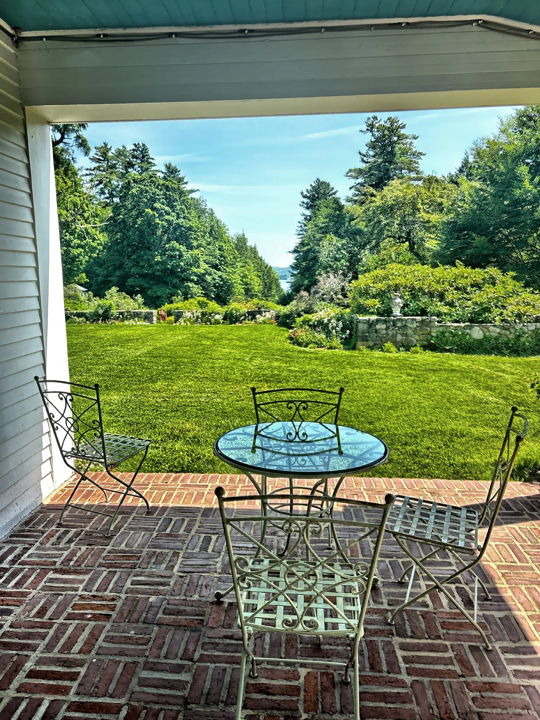  The garden view from the veranda 