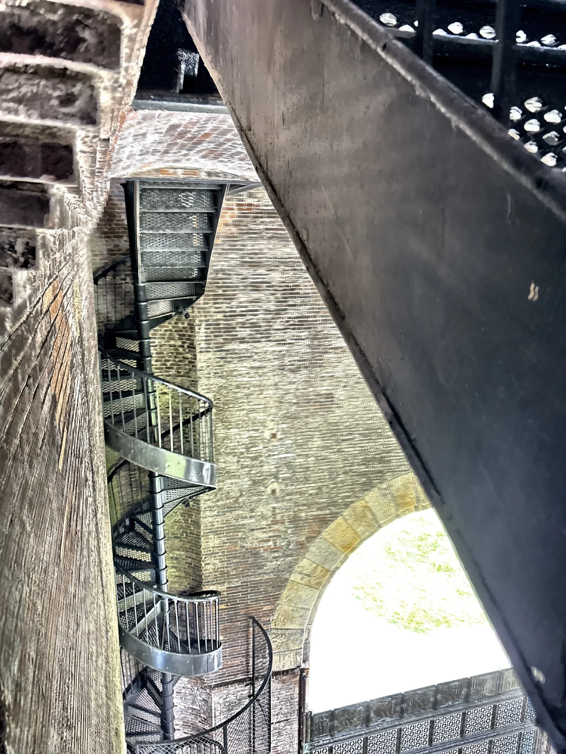  The spiral staircase to reach the observation floor of the monument. 