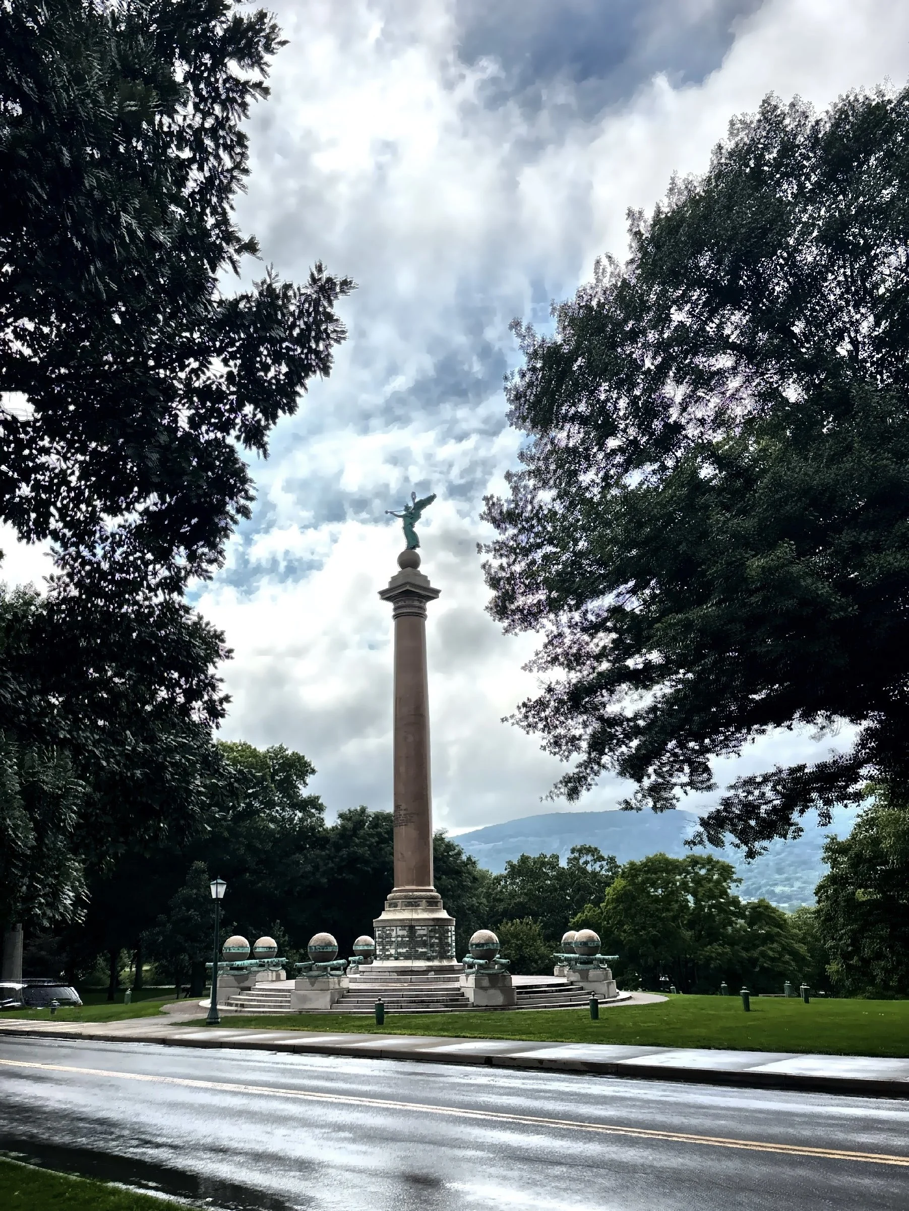  The Battle Monument, designed by Sanford White and sculpted by Frederick MacMonnies, honors the soldiers of of the Regular Army who died in the U.S. Civil War. 