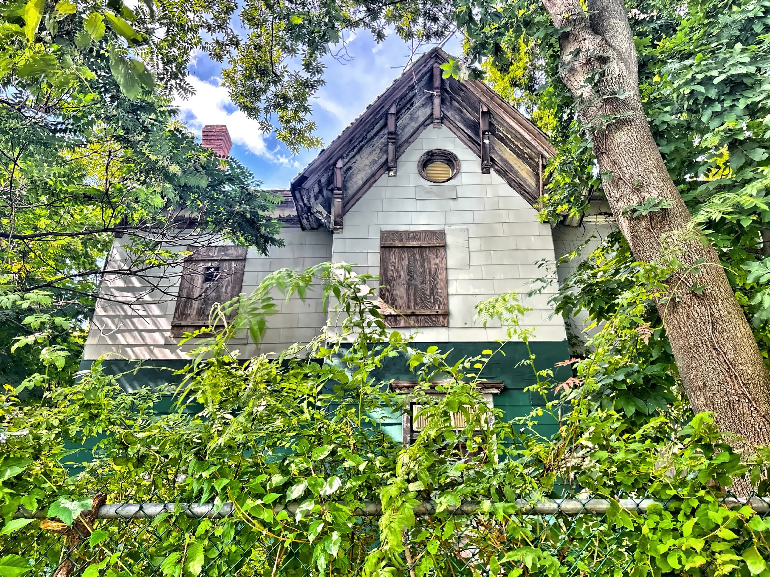  The original Willets’ farmhouse sitting on part of the property abandoned.  The house was built by Charles A Willets in 1829.  