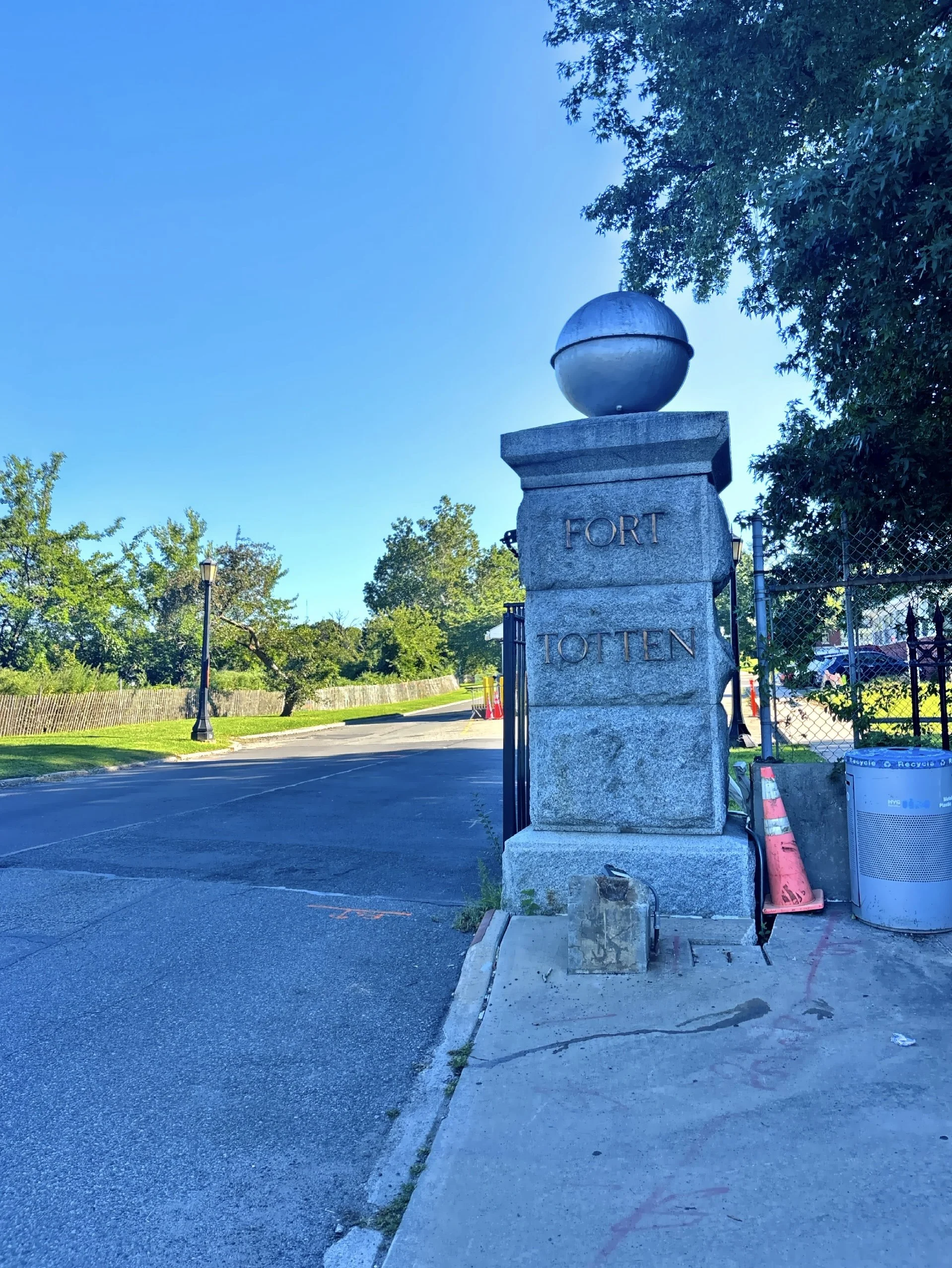  The entrance gate 