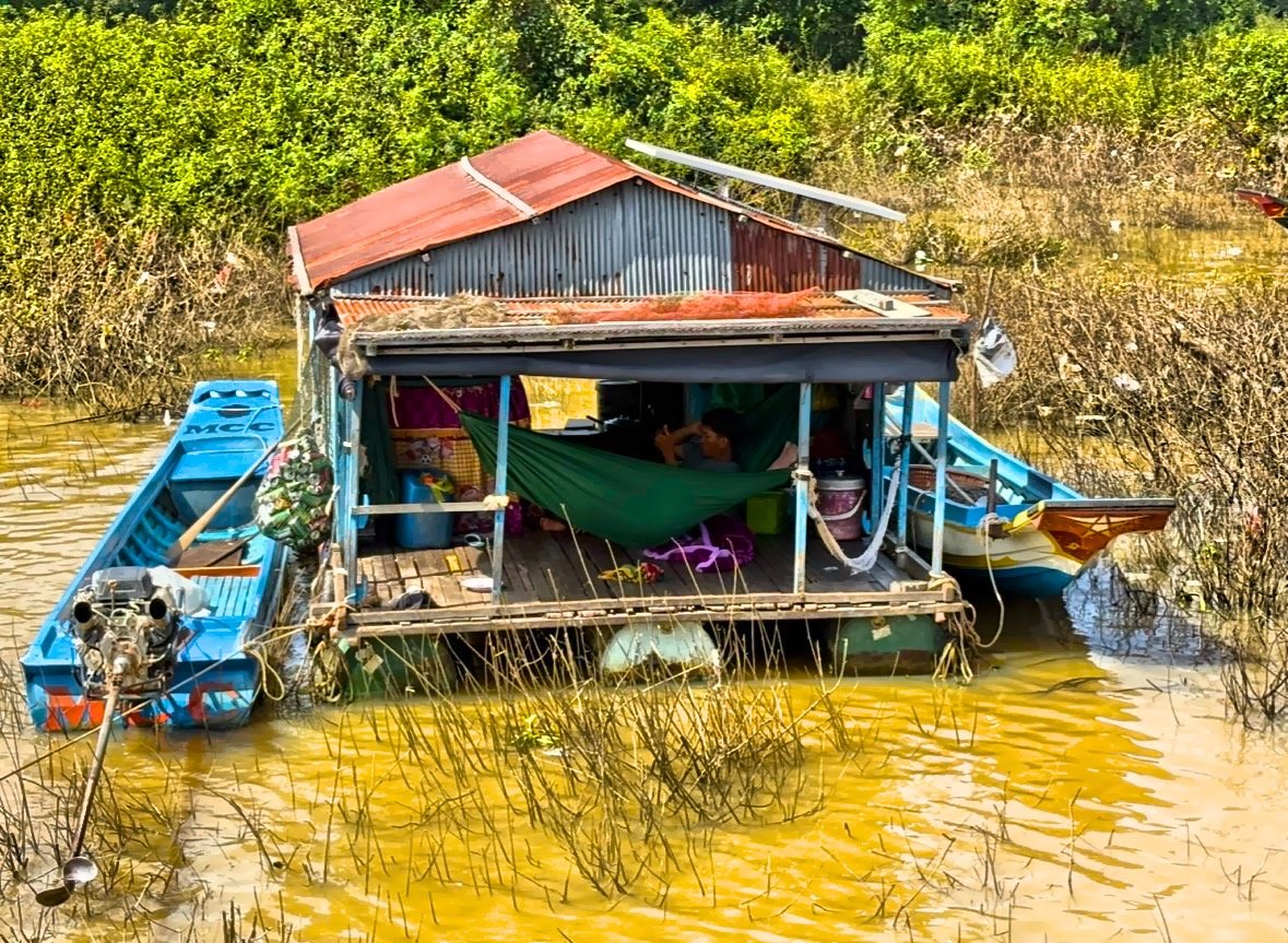 Tonle Sap Lake Village 2.JPG