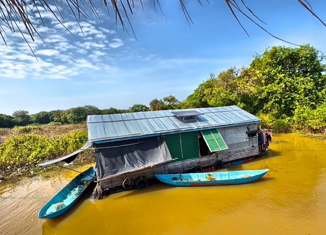 Tonle Sap Lake Village.JPG