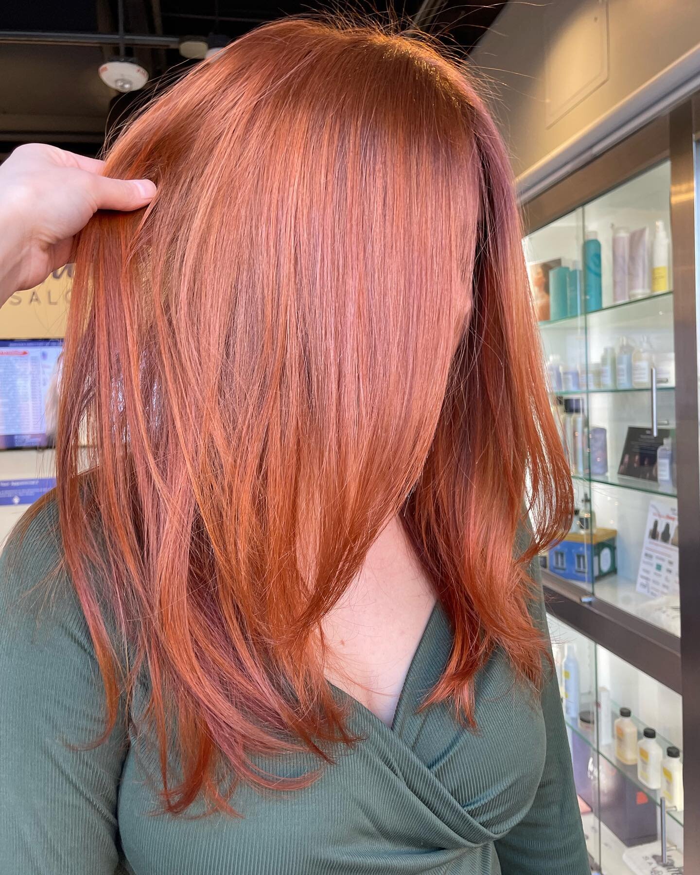 This color is a dream 🧡 🍓 refreshed the color using 7cc by Joico and of course used dream blowout by Joico for the perfect blowout 😍

#redhair #strawberryblonde #bouldercolorado #denvercolorado #boulderhairstylist #denverhairstylist #joicocolor