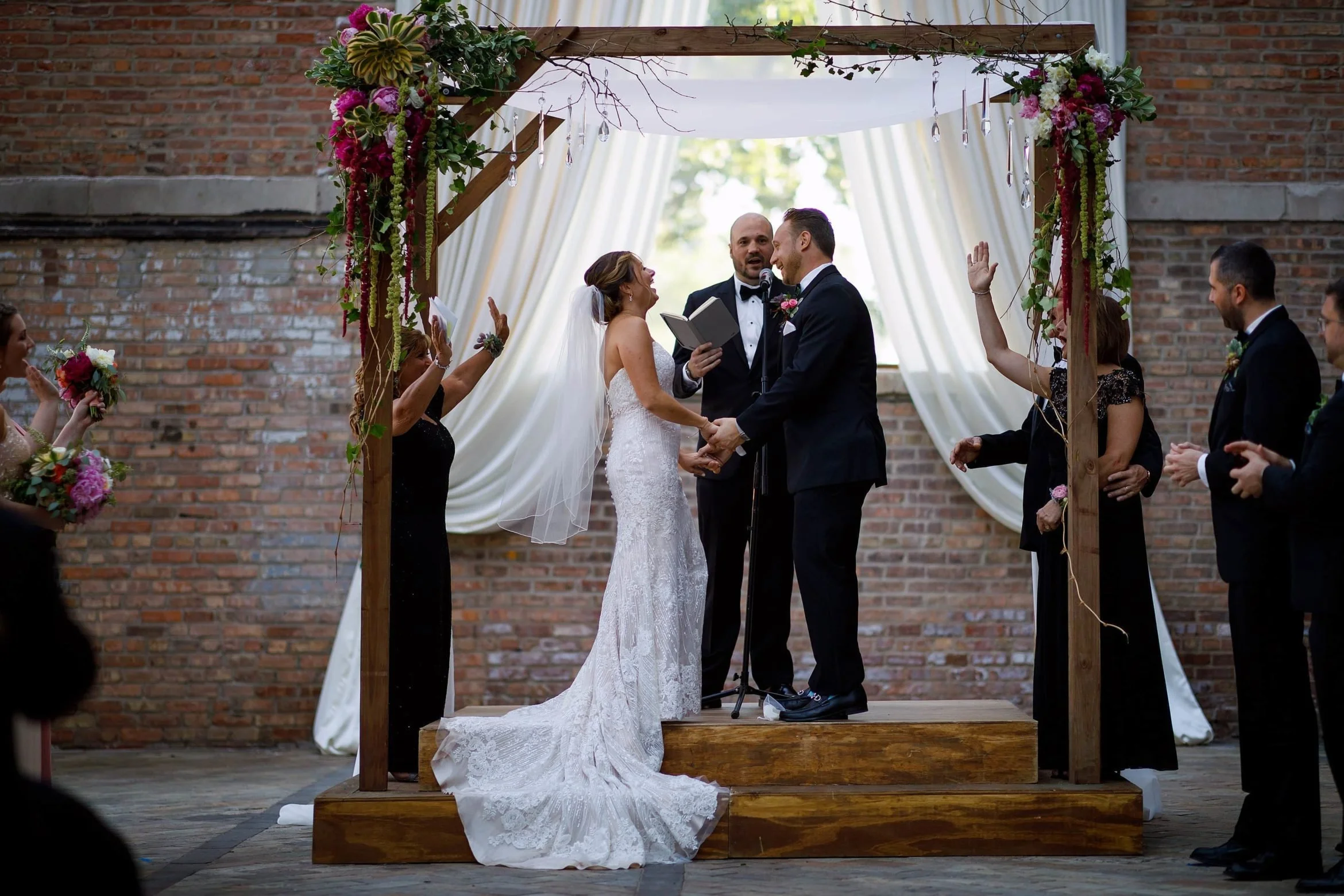 bridgeport-art-center-sculpture-garden-wedding-photos-22-2340x1560.jpg