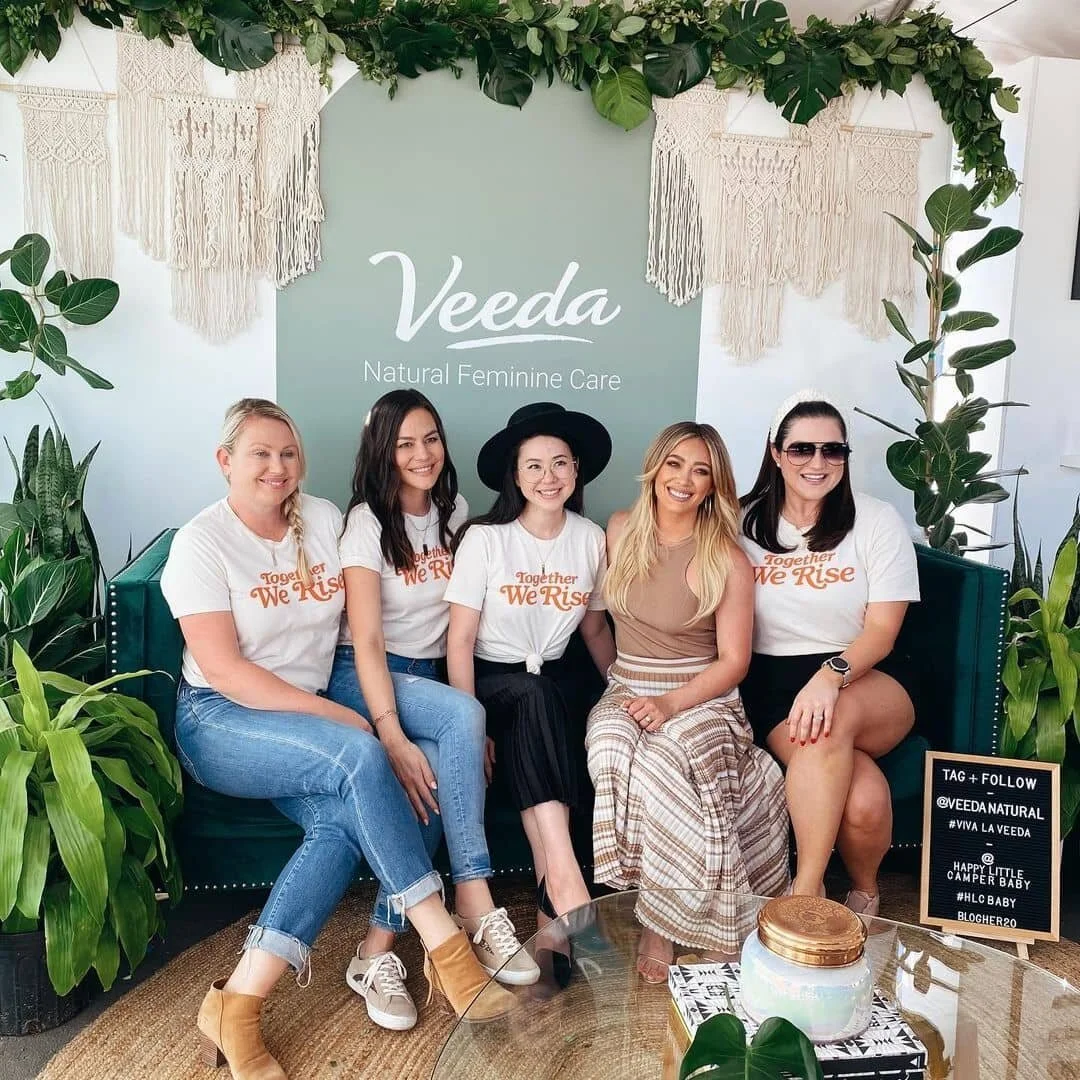 A simple decal can add some extra pop to any space and help highlight your brand.
.
Here's one we did for #veedanatural's booth a the #blogher20 event in LA.
.
.
.
.
Reposted from @uncvrdjewelry Spent my Saturday hanging out with these babes! β¨ Love