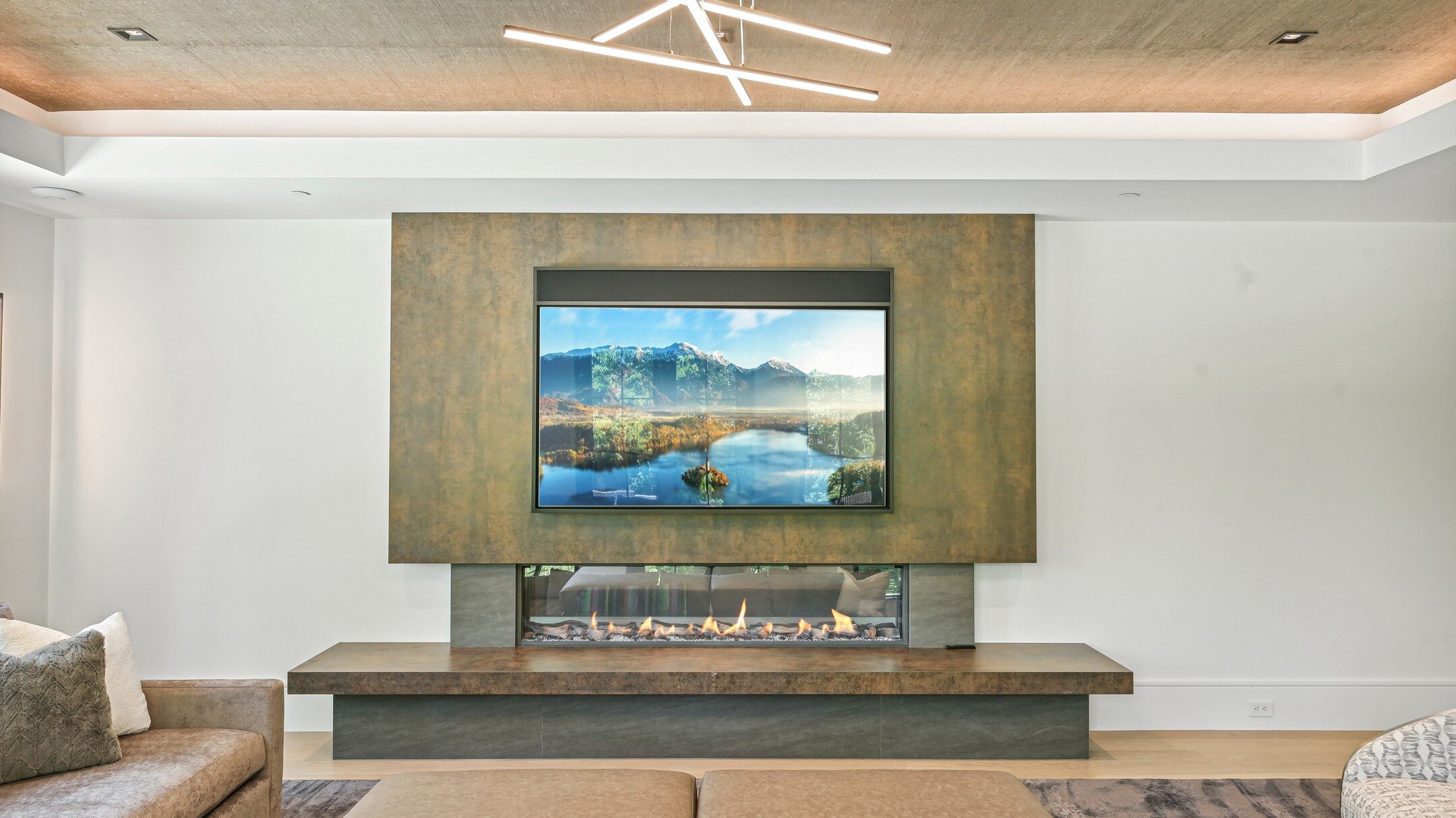 If you're looking for the perfect place to watch the super bowl playoffs, we think we may have found it. 

This family rec space has everything! 

#customintegrator #smarthome #smarthomeliving #design #technology #luxuryhomes #custombuilder #resident
