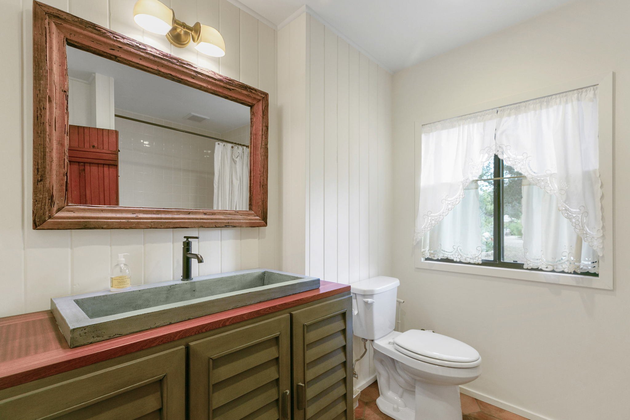 29-web-or-mls-UpmarketMedia_2290Bur-26.jpg