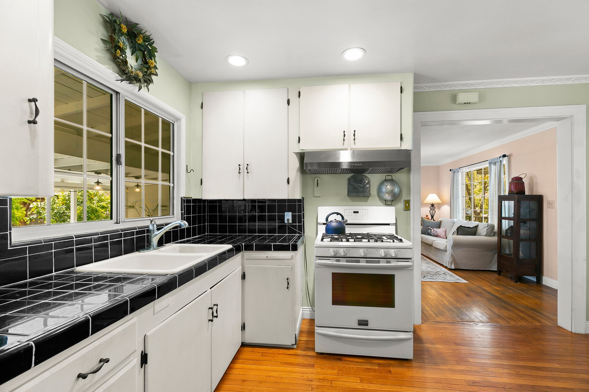 10-web-or-mls-UpmarketMedia_919Matil (125).jpg