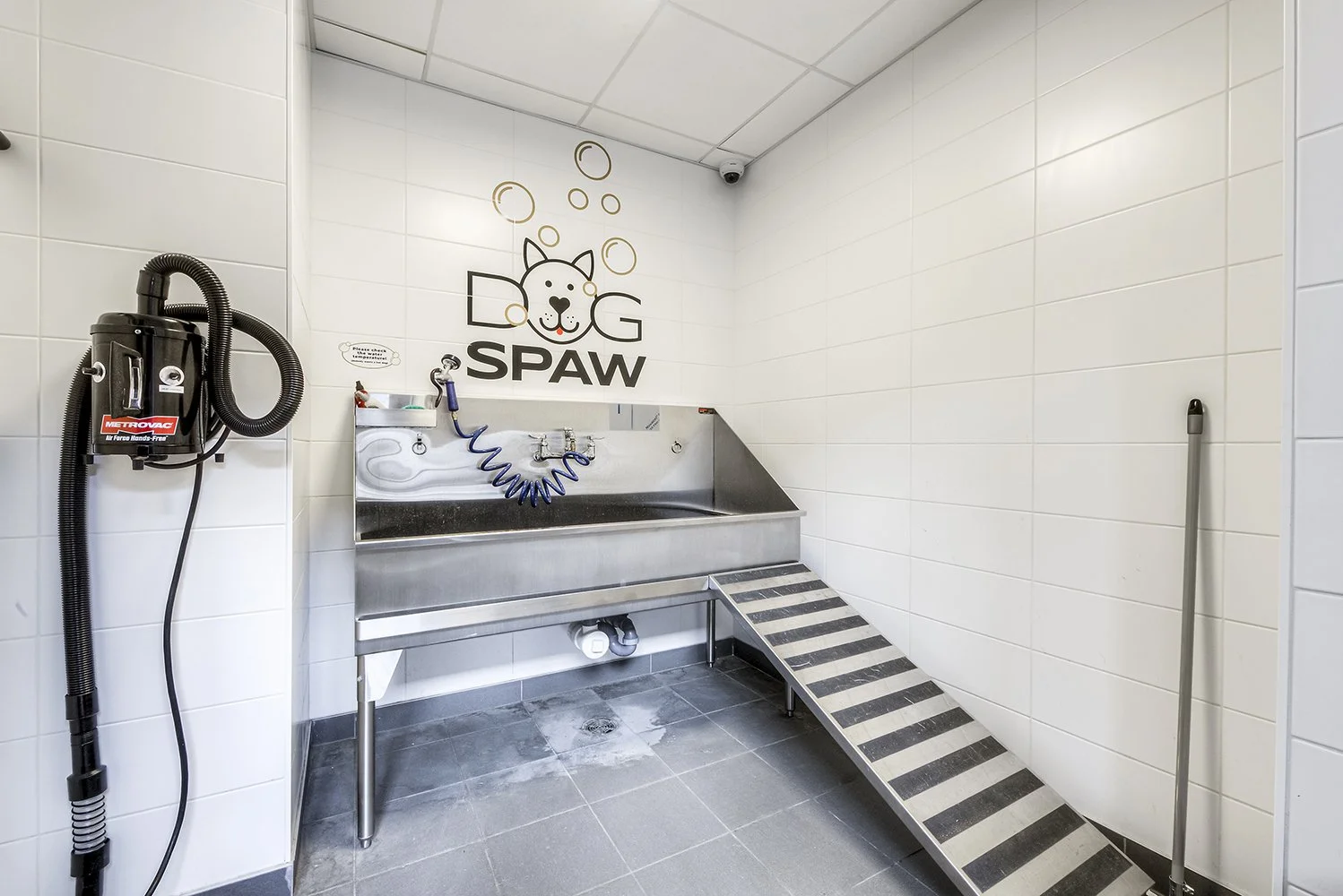 dog washing station available in this pet friendly building 45 Railroad St