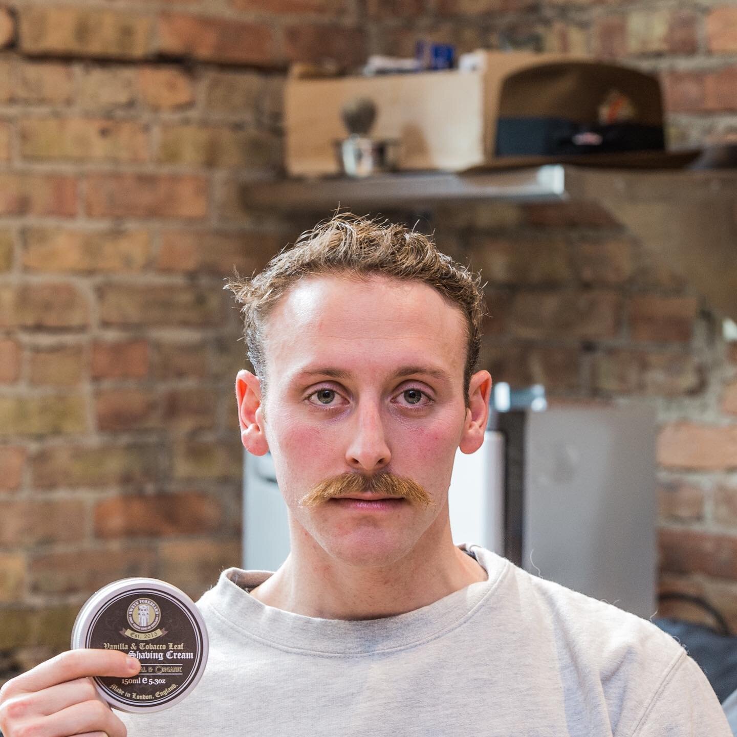 💈Enjoy a shave this #Movember with @solo_barber and take home your very own @sweynforkbeard shaving cream, exclusively at @solosalon💈
&bull;
&bull;
&bull;
#savedeeznuts #menshealthawareness #mensgrooming #westloopisthebestloop #chicagosbest @movemb