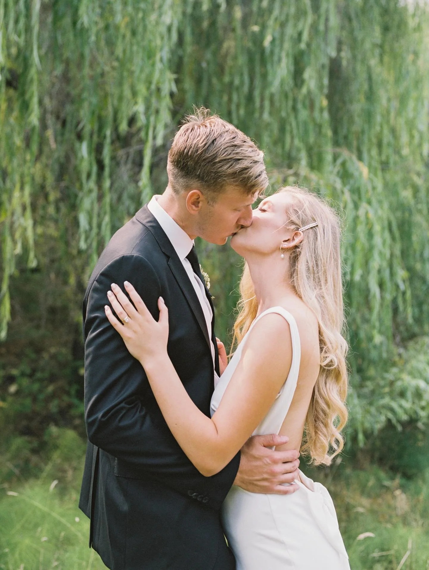 You will never regret planning your wedding the way you wanted. If that requires everyone taking a ferry ride, do it because they will enjoy the boat ride 😍 

Can&rsquo;t wait to be back in the PNW in the next coming months 💓 

#wedding #islandwedd