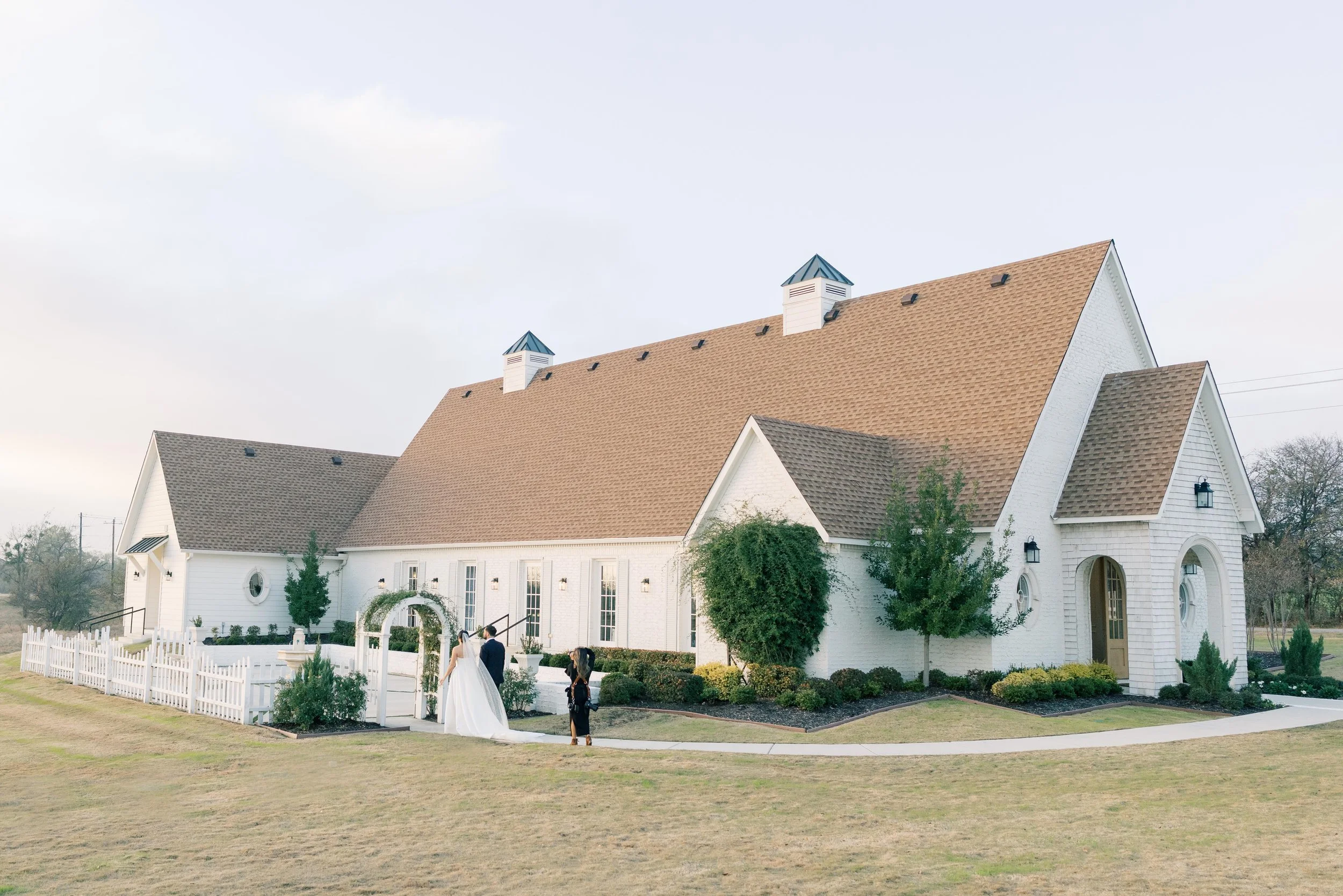 Behind the scenes image of Moch Snyder Photography capturing the bride and groom at the wedding venue