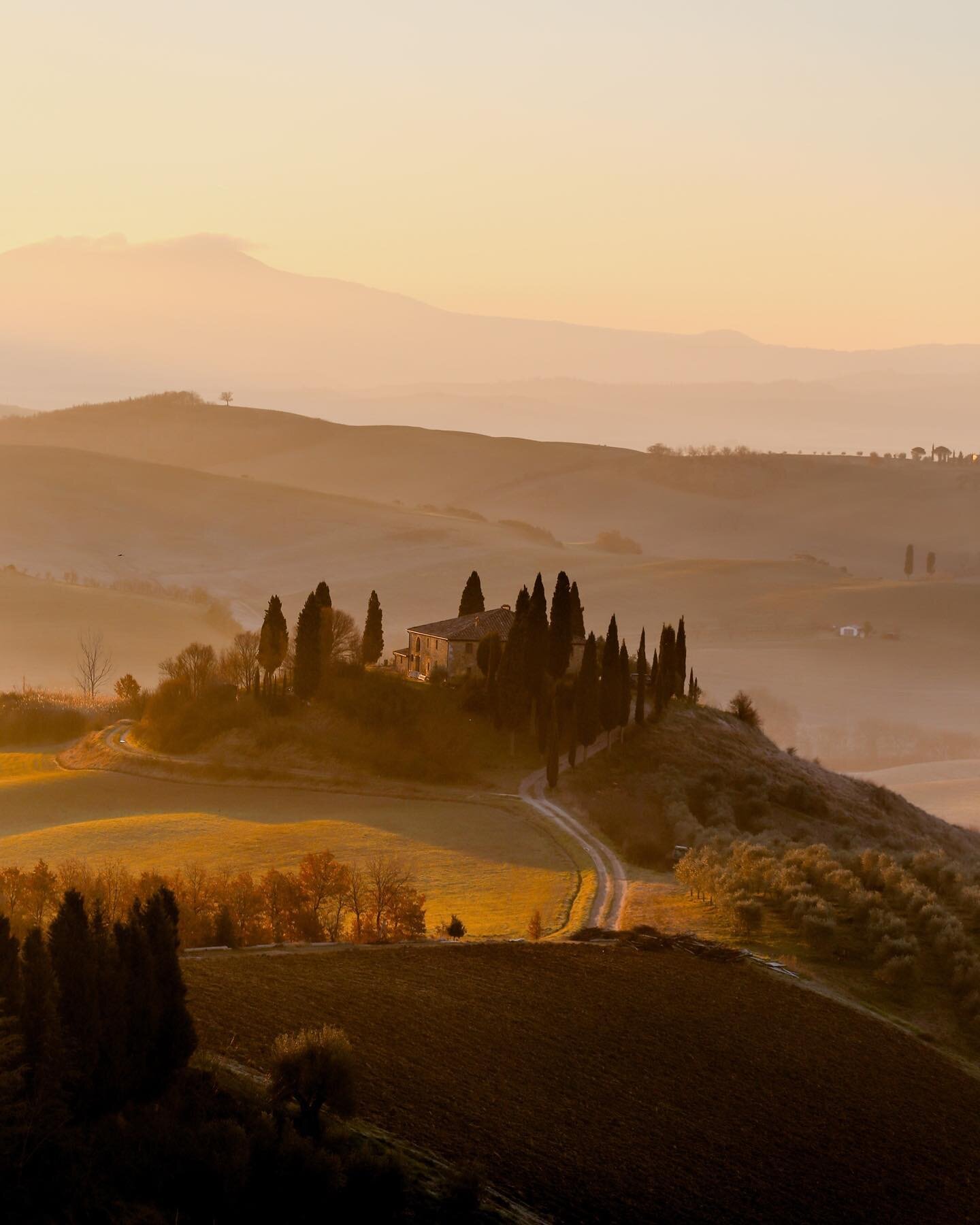 From vine to bottle, our passion for winemaking lays rooted in the rolling hills of Italy. 🇮🇹 The Mediterranean climate &amp; unique terroir create the perfect conditions for our grapes to flourish, resulting in wines that are rich in flavor &amp; 