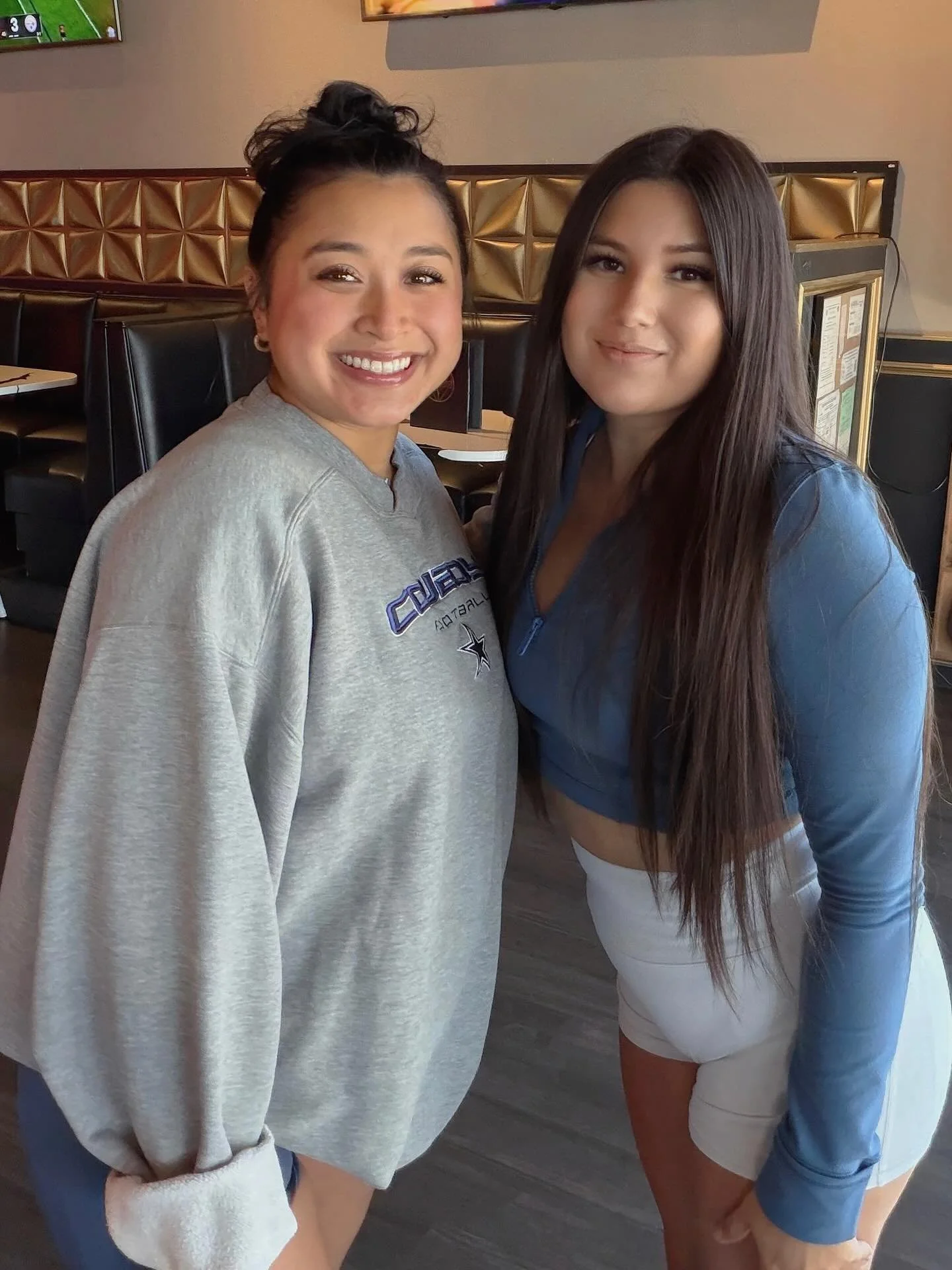 Sunday funday! 🥂
brunch till 3pm with Amanda &amp; Amy 👯&zwj;♀️ 
Serving up your favorite bites and brews 
#SundayFunday #Brunch #Shindig