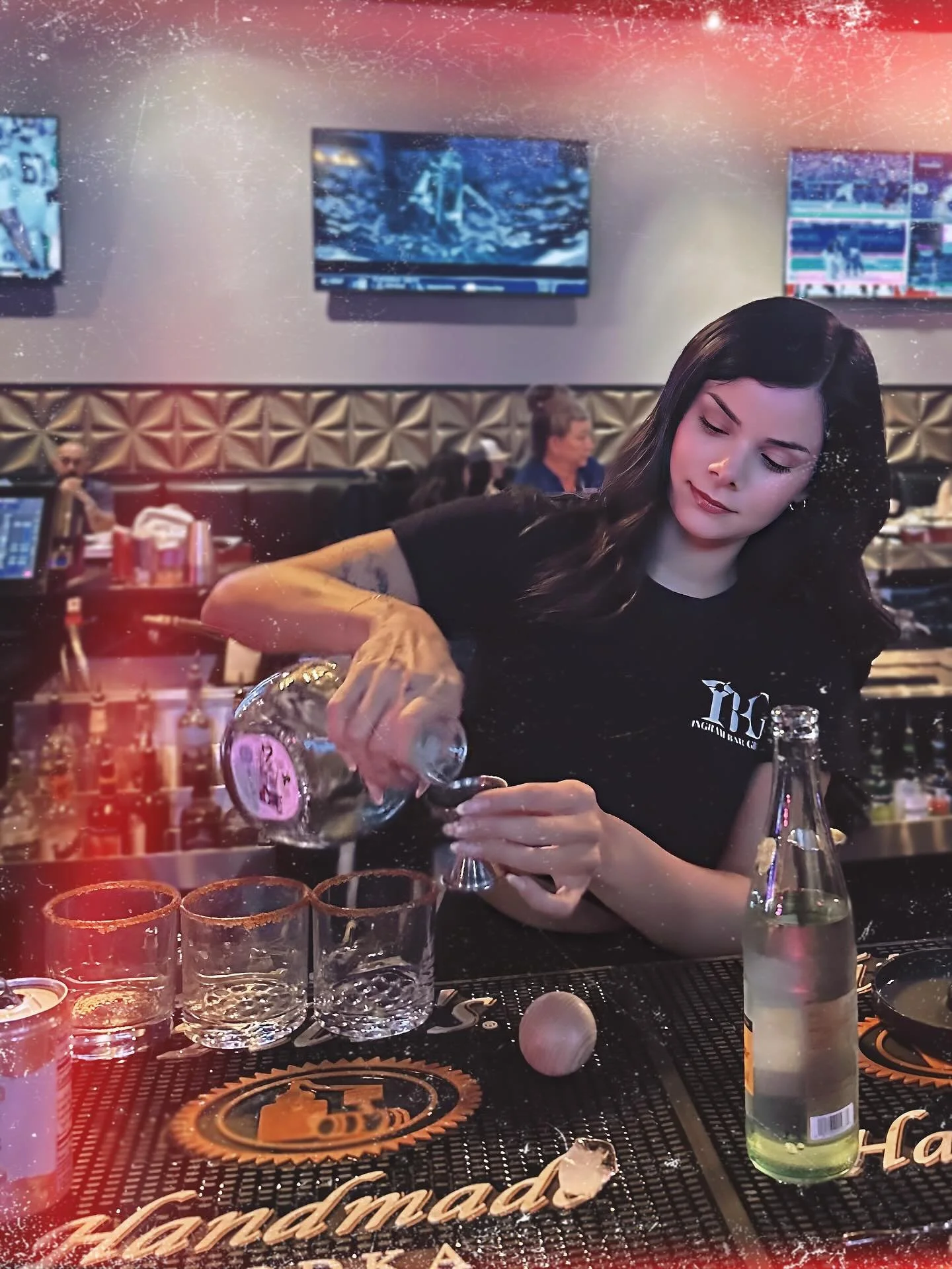 Wednesdays at Shindig π
π€
Happy Hour with Mariah to kick things off πΈ
Then it’s time for GIRL DINNER starting at 6PM — Caesar salad, truffle fries, and your choice of martini (dirty, espresso, or cucumber) for just $19.95 π₯ππΈ
At 7: