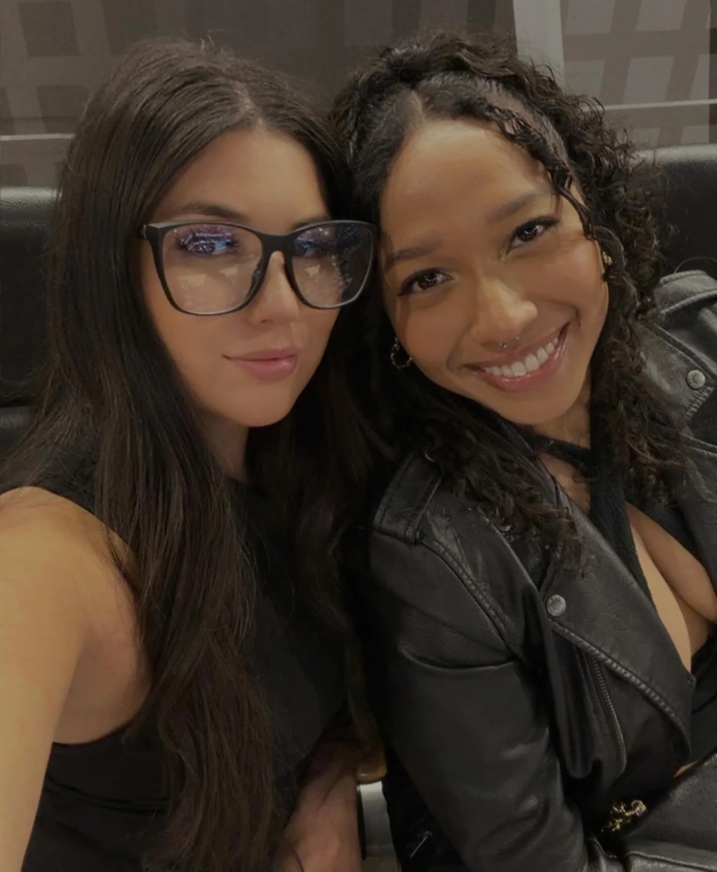 SHINDIG &mdash; HAPPY HOUR THIS MORNING 🍳✨
Today, Sunday, December 7, join Amy and Aubri for happy hour!
They&rsquo;re pouring good drinks &amp; serving up scratch-kitchen food that always hits the spot.

Come sip, snack, and start your Sunday the S