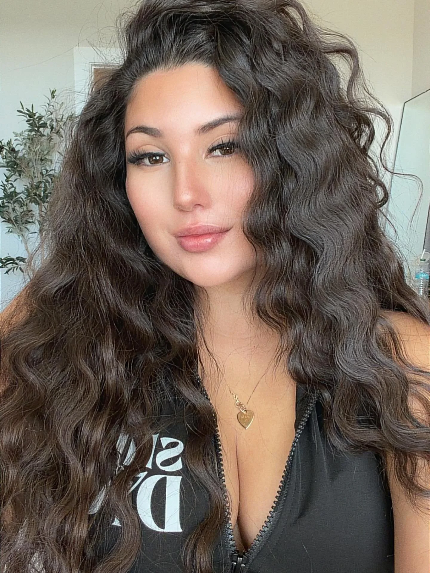 🔥 Thursday at Shindig! 🔥
Kick off your evening with Amy for Happy Hour &mdash; good drinks, good vibes, and the perfect start to your night!

🥩 STEAK NIGHT
Starting at 6pm
$19.95 &mdash; 12oz Ribeye + Potato + Salad
Available till sell out!

Come 