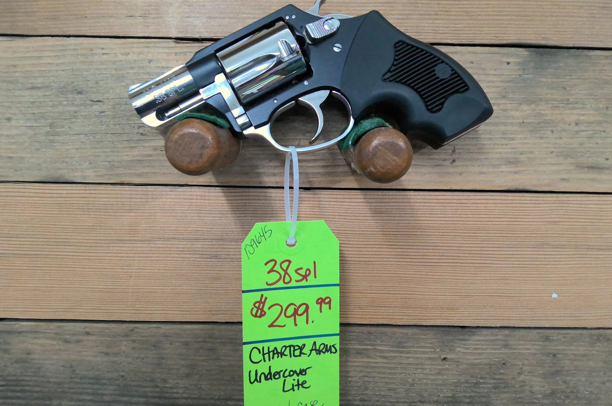 CHARTER ARMS UNDERCOVER LITE 38SPL REVOLVER
