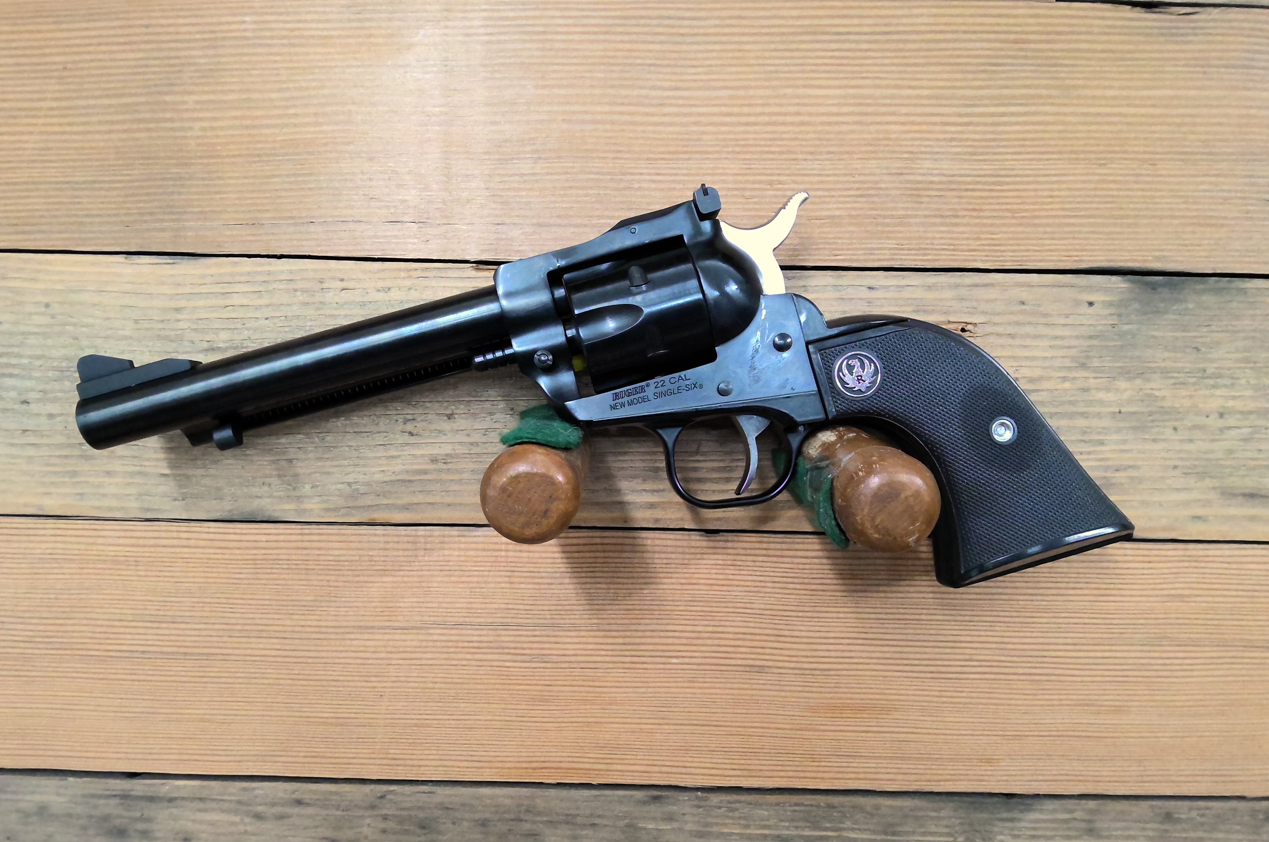 RUGER SINGLE-SIX NEW MODEL 22LR 22WMR REVOLVER