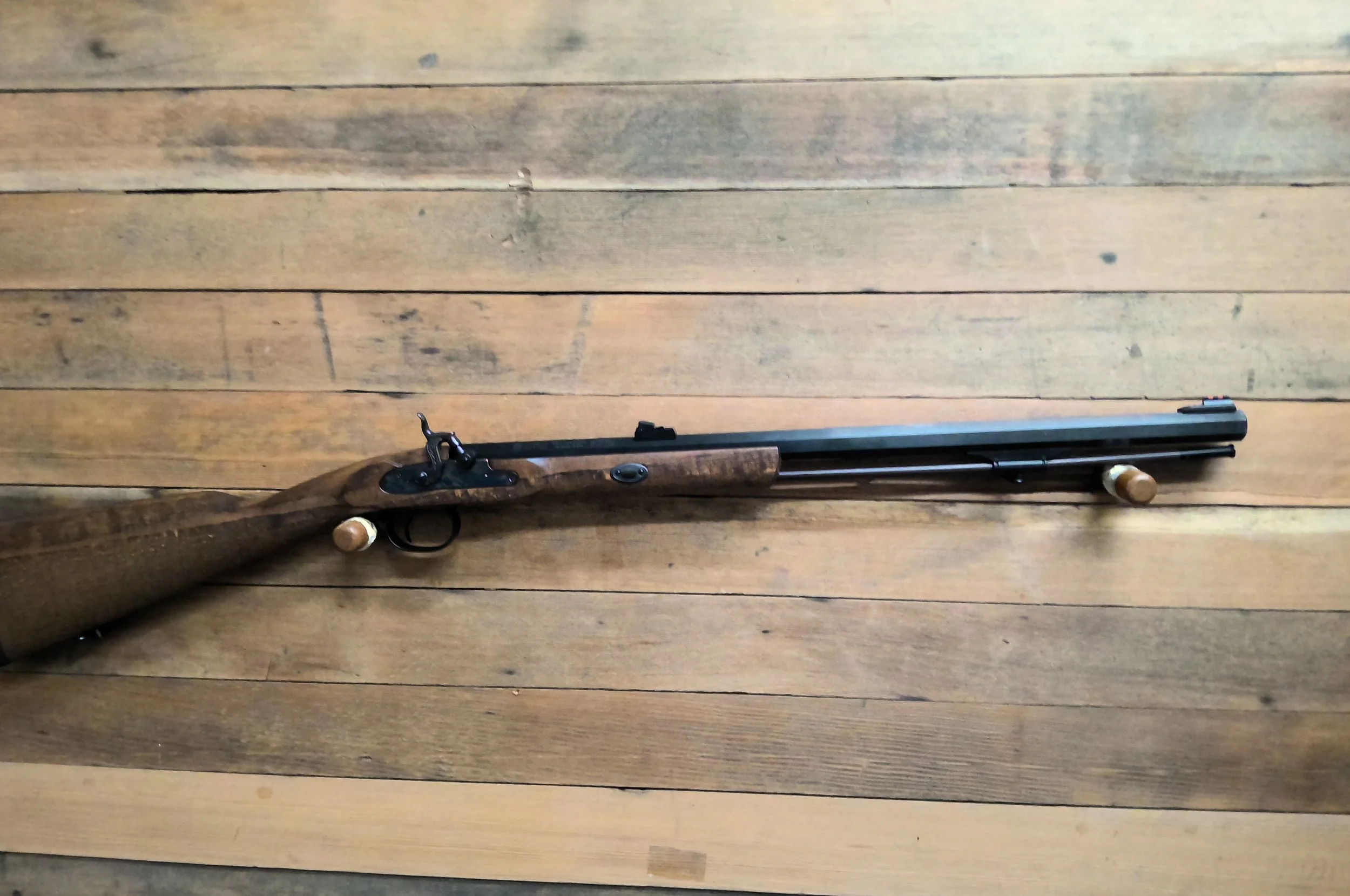 TRADITIONS DEER HUNTER SELECT HARDWOOD 50CAL BLACK POWDER