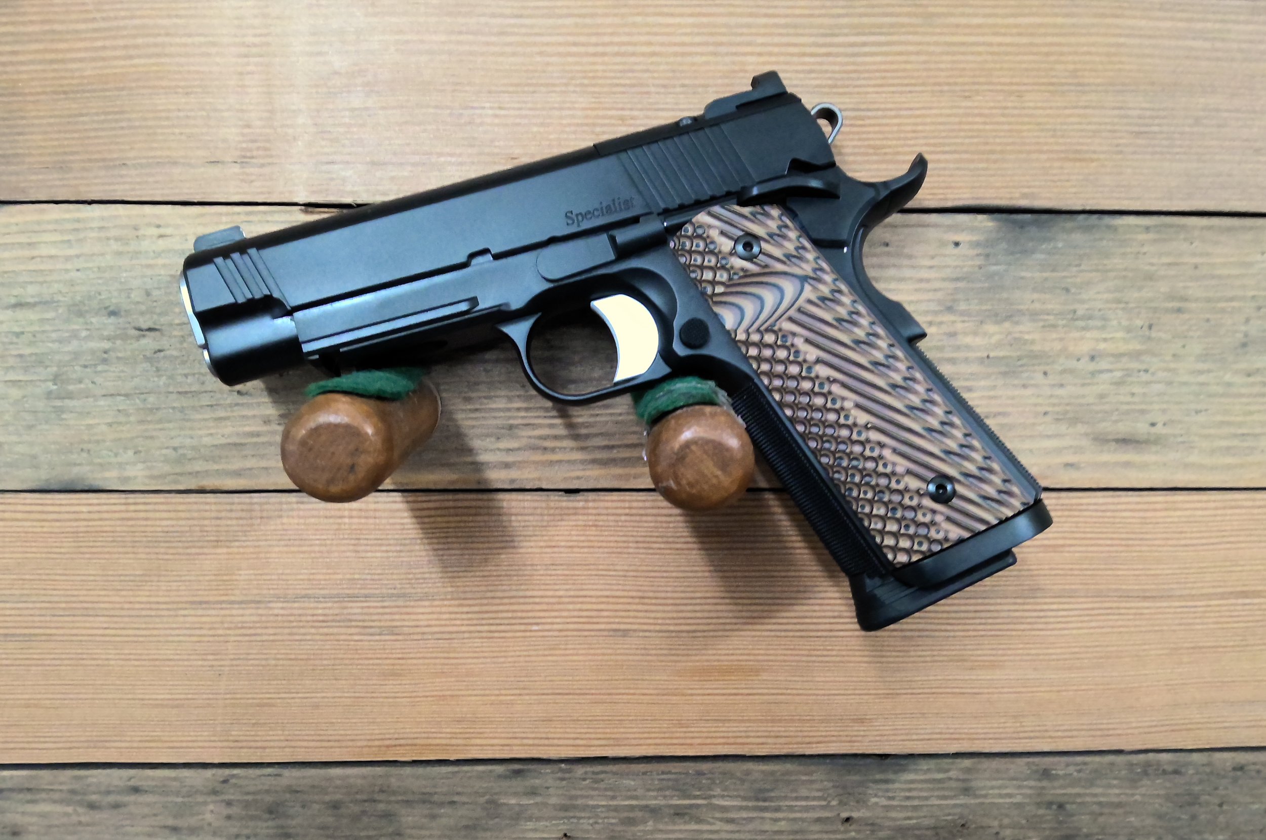 DAN WESSON SPECIALIST 45ACP PISTOL