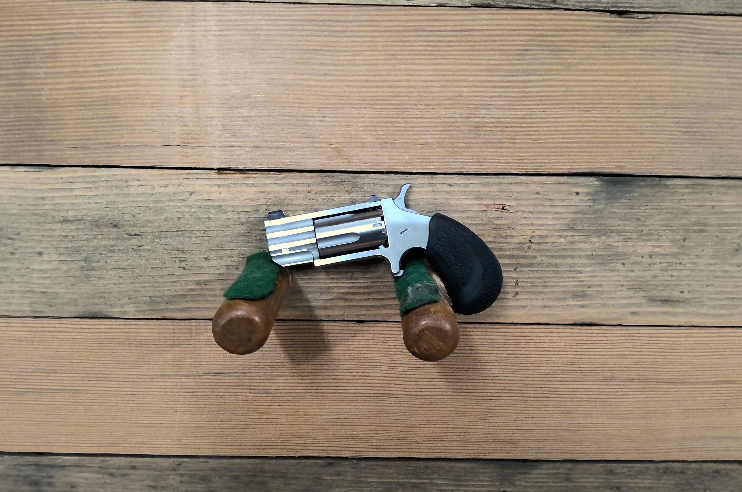 NORTH AMERICAN ARMS PUG SUB COMPACT REVOLVER 22 MAGNUM