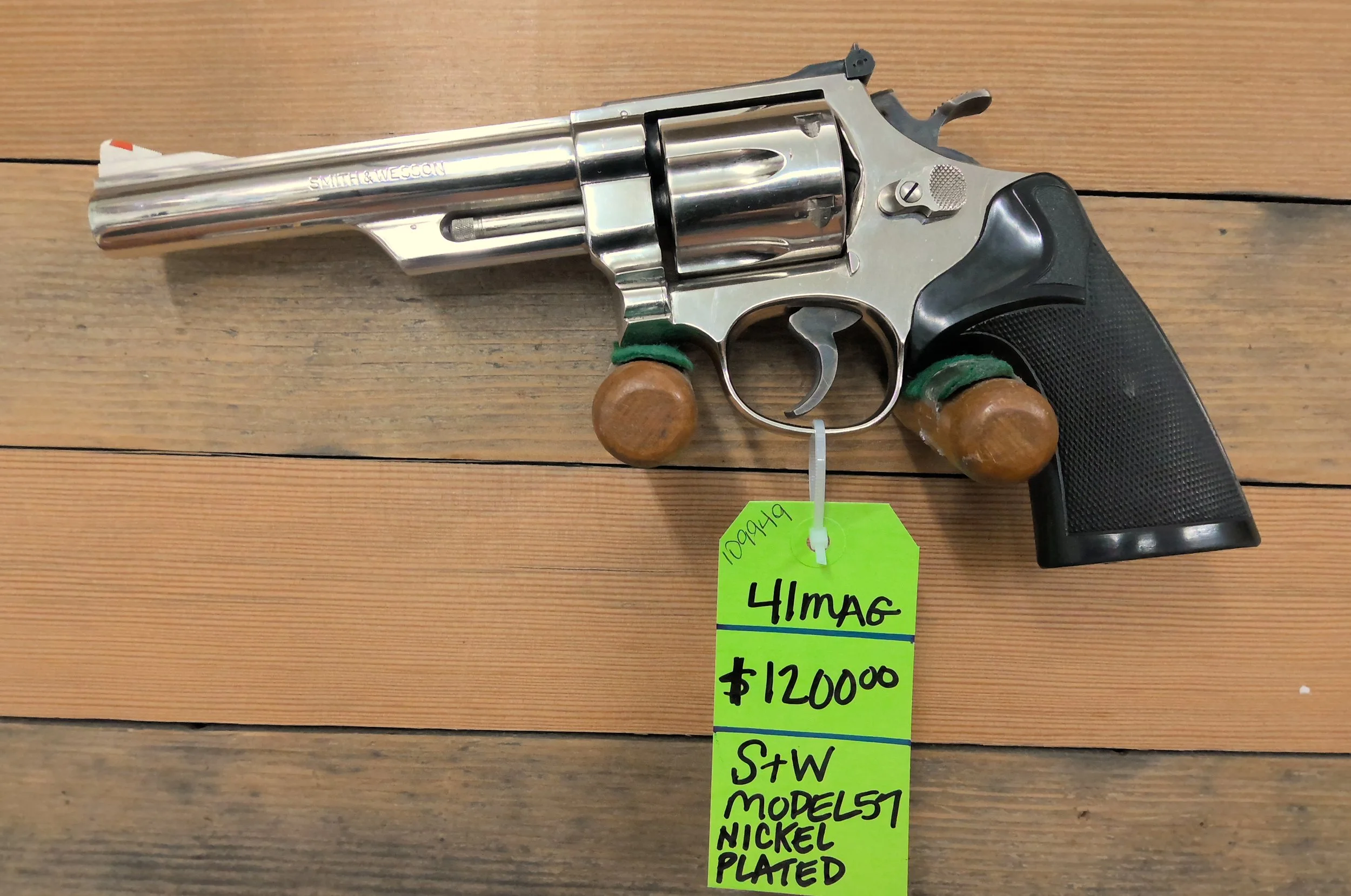 SMITH & WESSON MODEL 57 41MAG REVOLVER