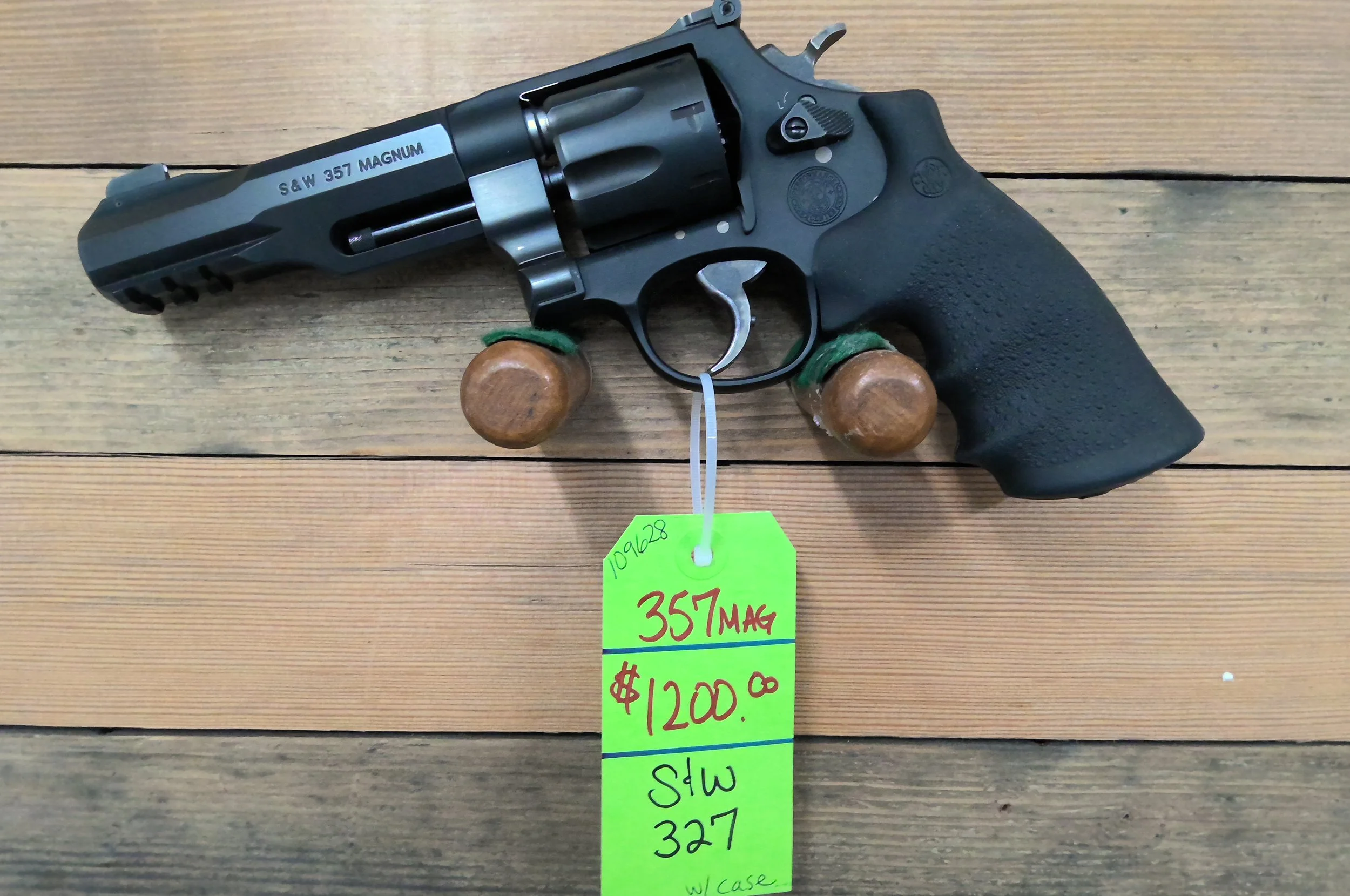 SMITH & WESSON 327 M&P R8 PC 357MAG REVOLVER