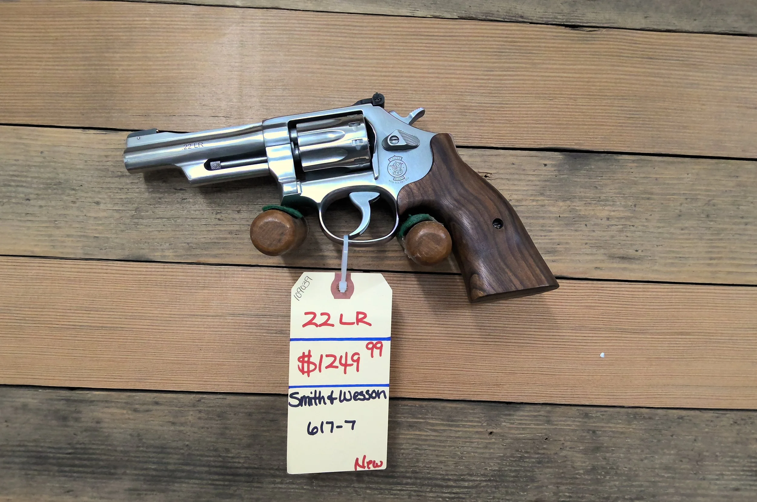 SMITH AND WESSON MODEL 617 MOUNTAIN GUN REVOLVER 22 LONG RIFLE