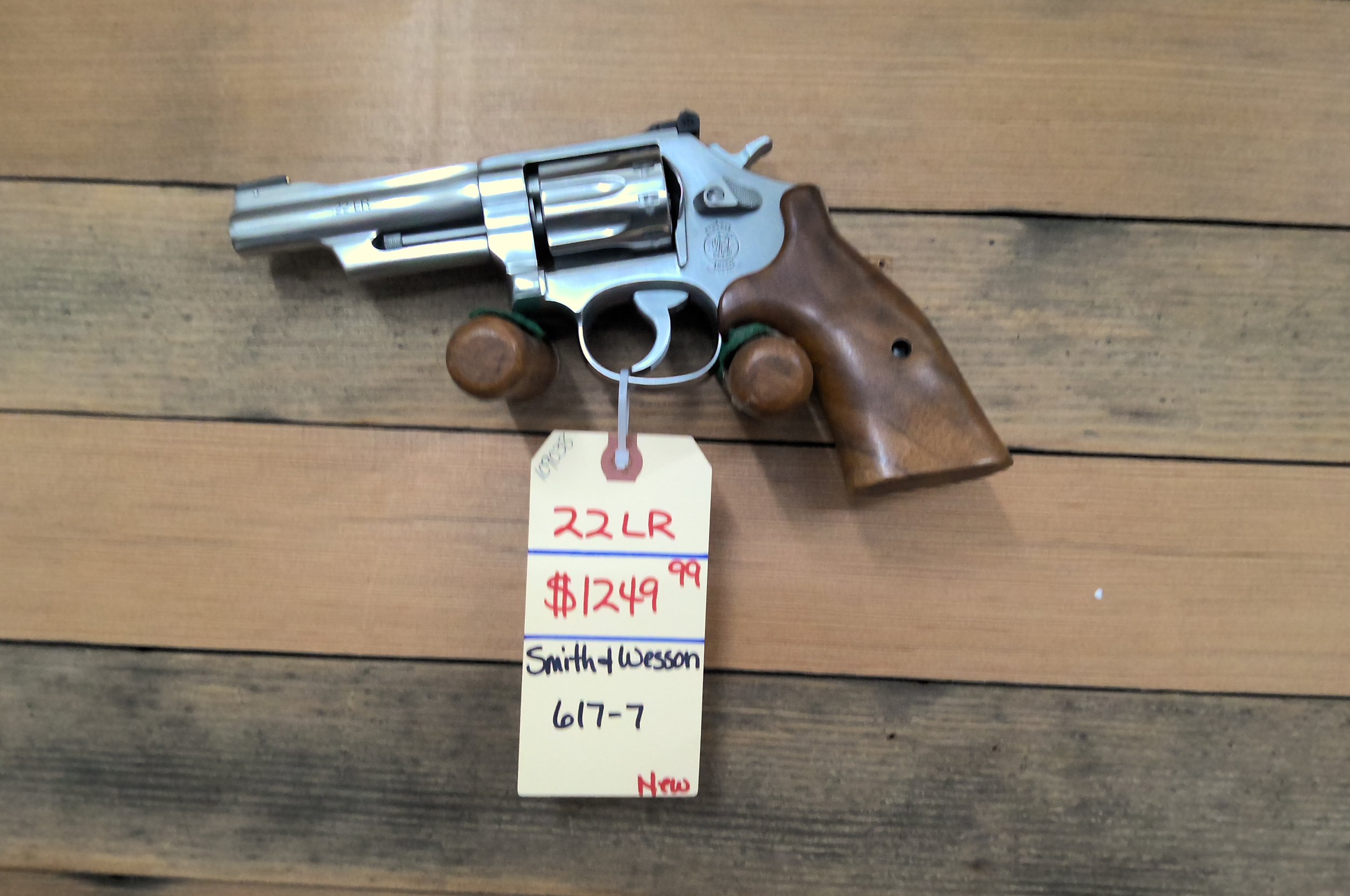 SMITH AND WESSON MODEL 617 MOUNTAIN GUN REVOLVER 22 LONG RIFLE