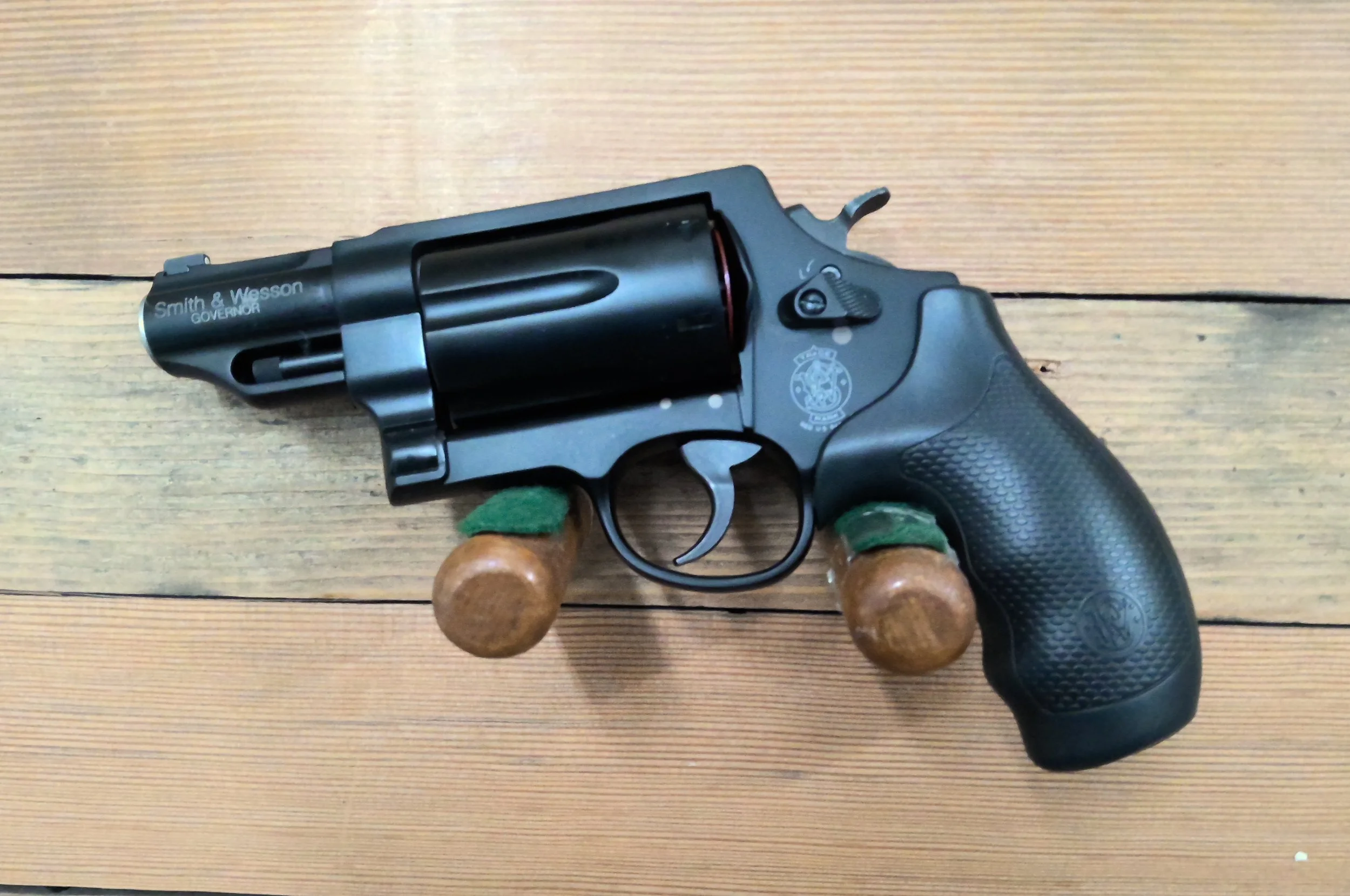 SMITH & WESSON GOVERNOR 45COLT 45ACP 410GA REVOLVER