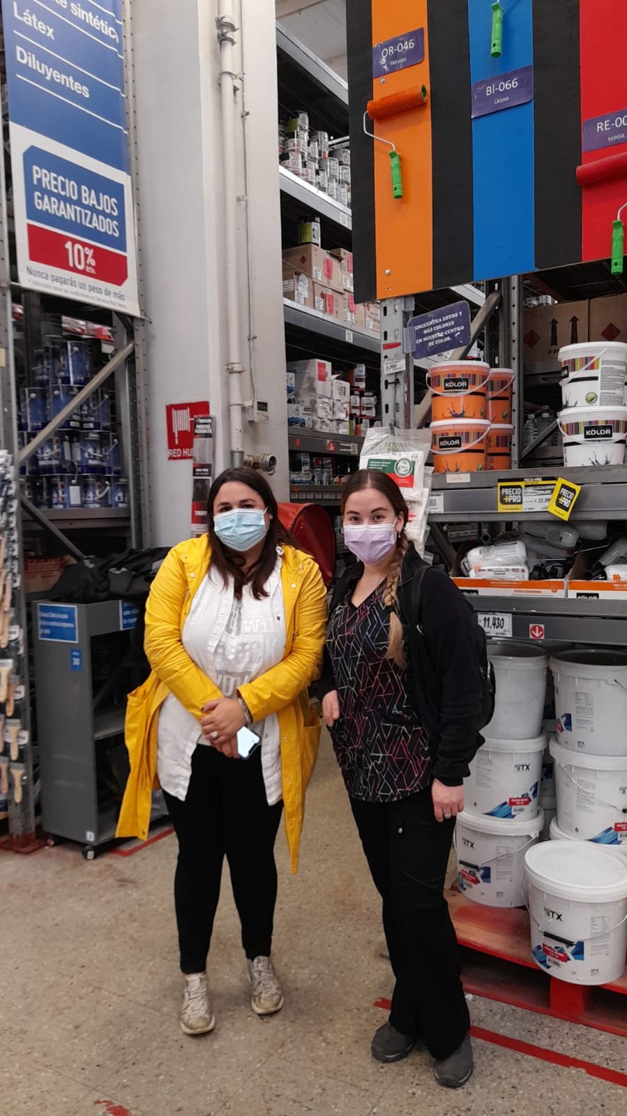 Alcaldesa Javiera Yáñez recibe equipamiento donado por SODIMAC para el nuevo Centro de Día 