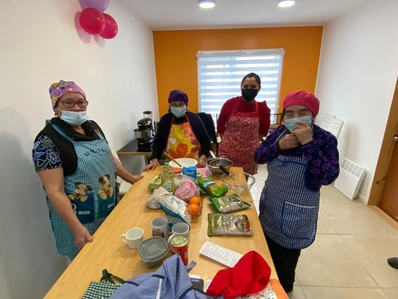 Nutricionista Cecilia Soto implementa Taller de Cocina en Centro Diurno de Curaco