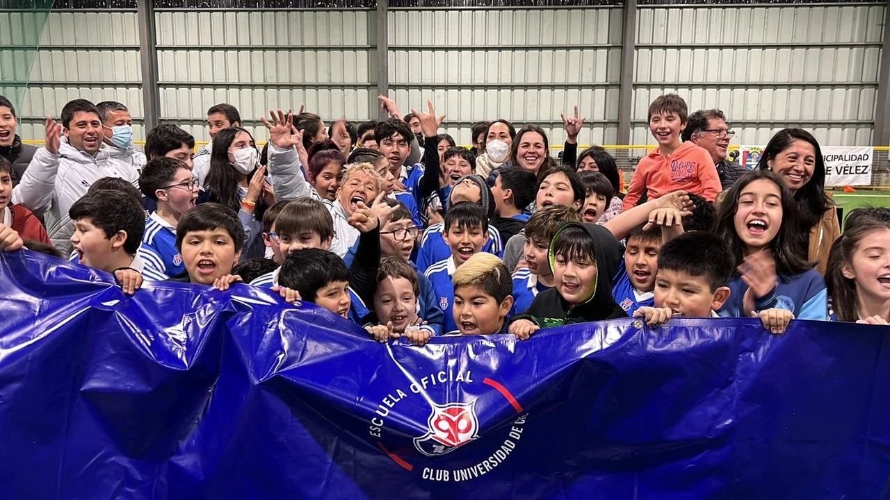Inauguración oficial de Escuela de fútbol mixta del Club Deportivo Universidad de Chile, convirtiéndose en la primera filial a nivel nacional