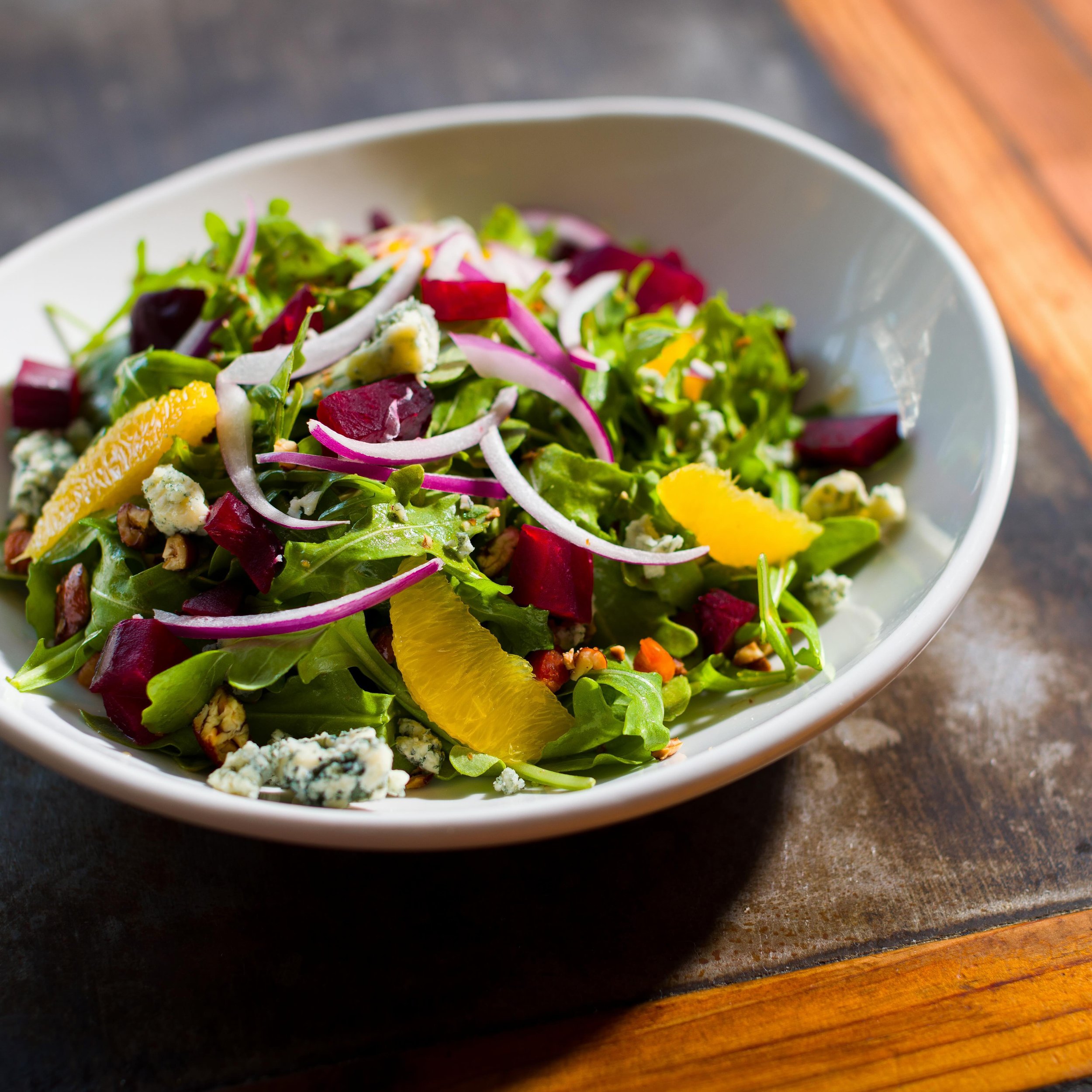 &bull;beet salad&bull;

arugula, pancetta, onion, roasted beets, orange, blue cheese, candied pecans, clabrian chili citrus vinaigrette

only at lunch
11:00 am-2:30pm

#amanolunch #amanoatl