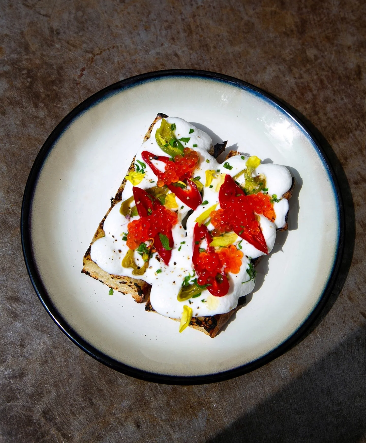 ✨ antipasti feature ✨

trota e focaccia &mdash; focaccia toast topped with whipped goat cheese, trout roe, pickled Jimmy Nardello &amp; shishito peppers, finished with edible flowers 🌸