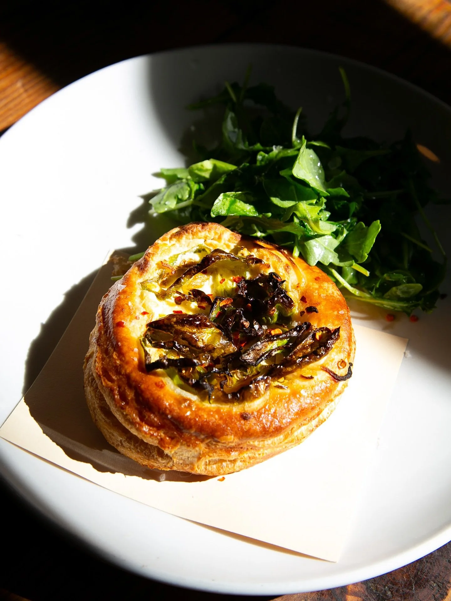 ✨shishito tart✨

shishito peppers, shallot, ricotta, goat cheese + a fresh arugula salad.

available till 2:30pm