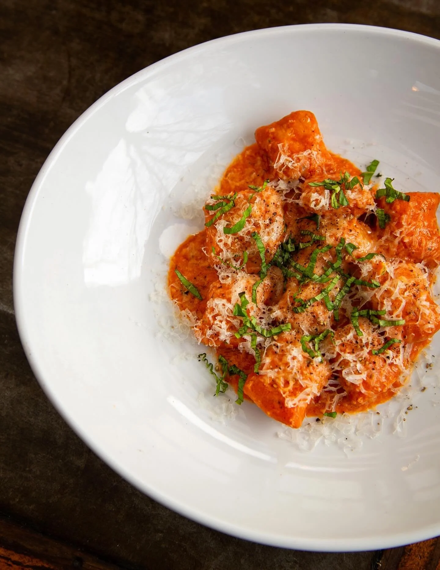 featured tonight ✨

gnocchi in vodka sauce, basil, parmesan 🍝