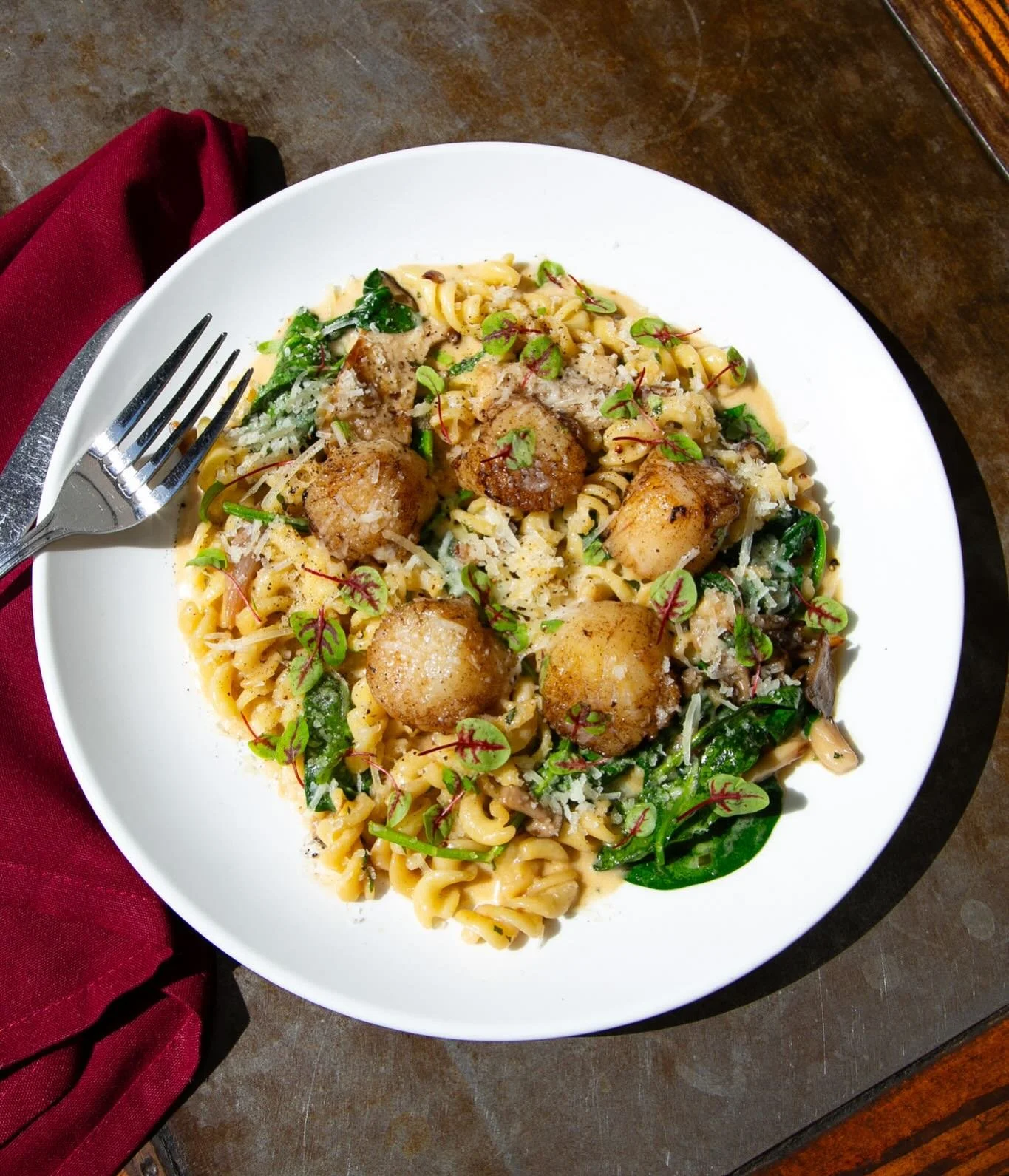 fusilli e scallops got an upgrade ✨🍝

perfectly seared sea scallops + fusilli tossed with mushroom, spinach, sorrel, shallot, and cream&hellip; rich, bright, and so good 🤌

✨available for dinner tues-sat 5:00 pm-9:30 pm✨