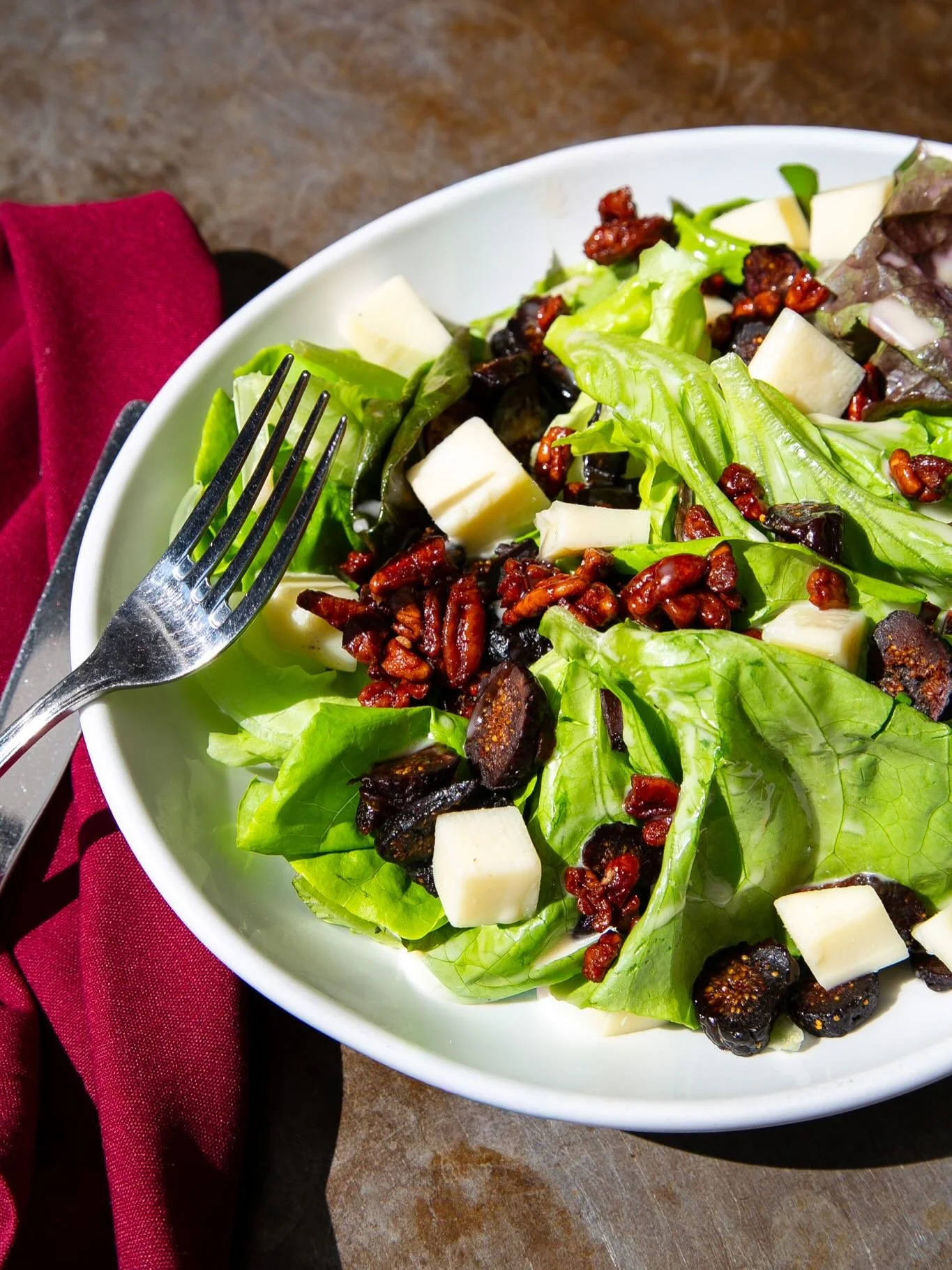 fig salad 🍃

mixed greens, pecans, fontina, figs + red wine honey vinaigrette 🍯

an a mano classic &mdash; for good reason.